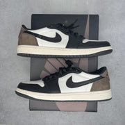Jordan 1 Retro Low OG Mocha 9 9 (Pre-Owned) - front