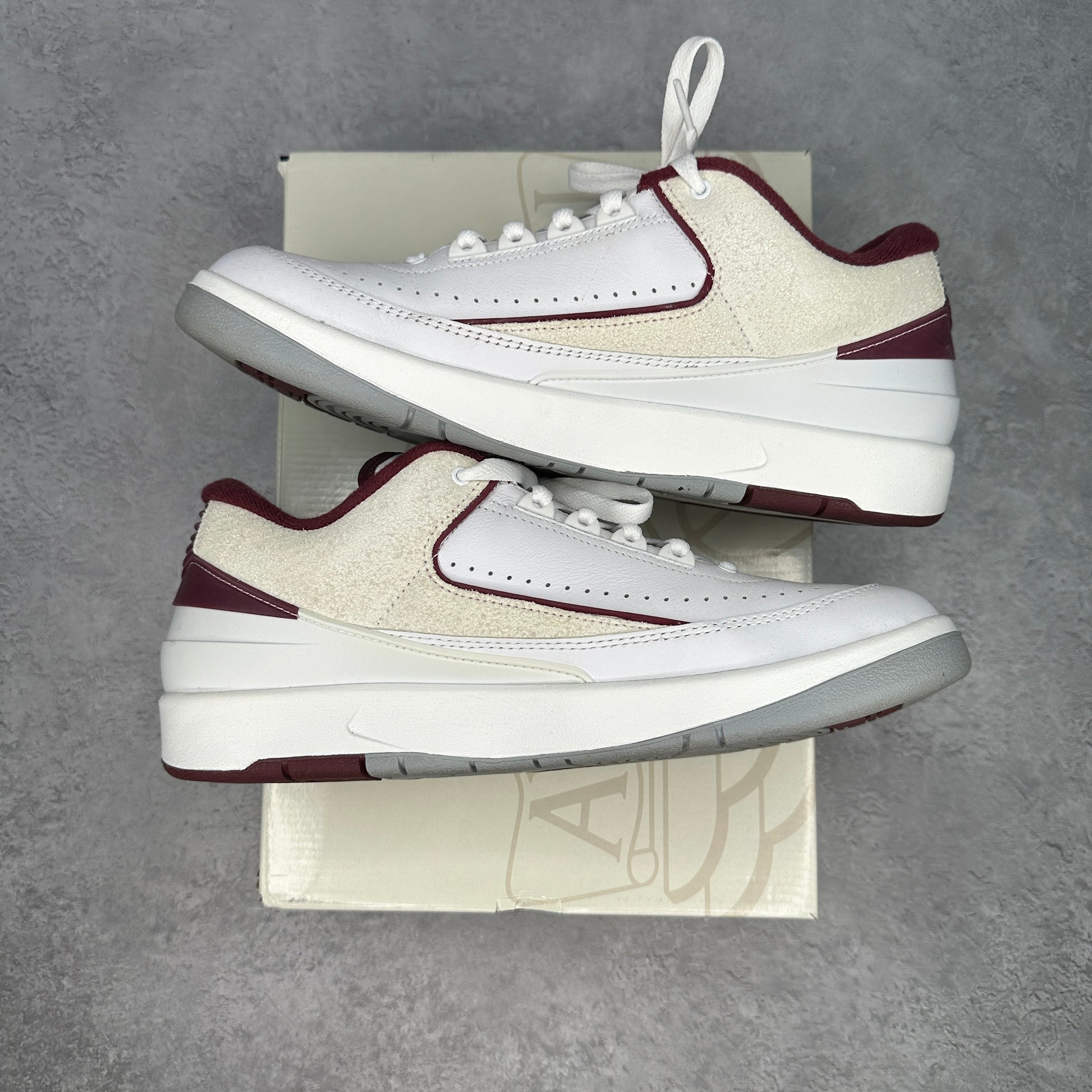 Jordan 2 Retro Low Cherrywood *pre-owned* SIZE 10.5