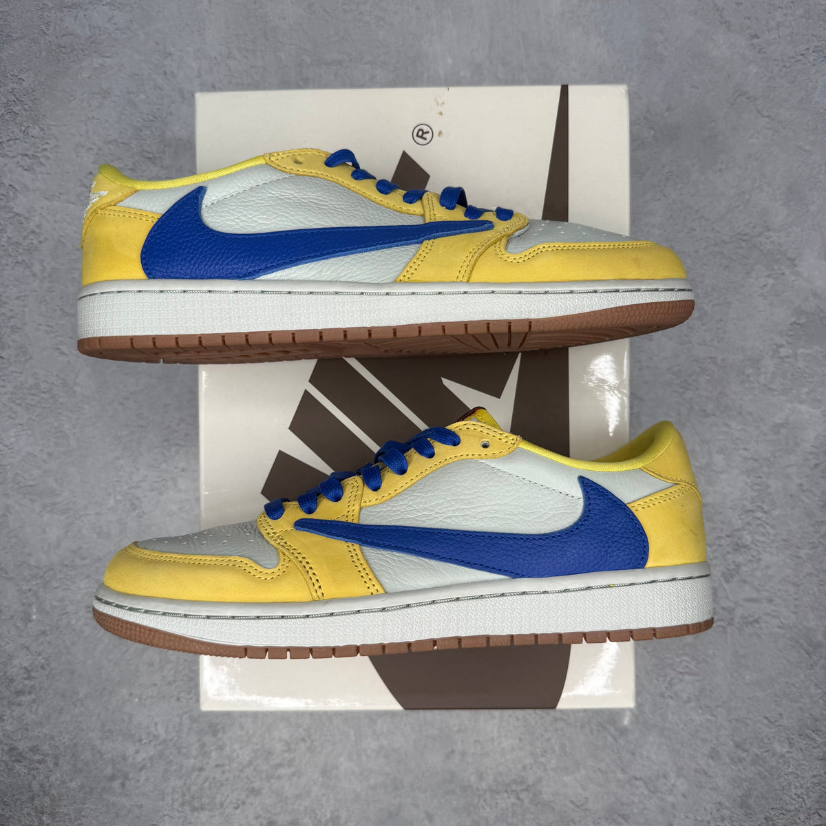 Jordan 1 Retro Low OG SP Travis Scott Canary (Women's) *pre-owned* SIZE 8.5M