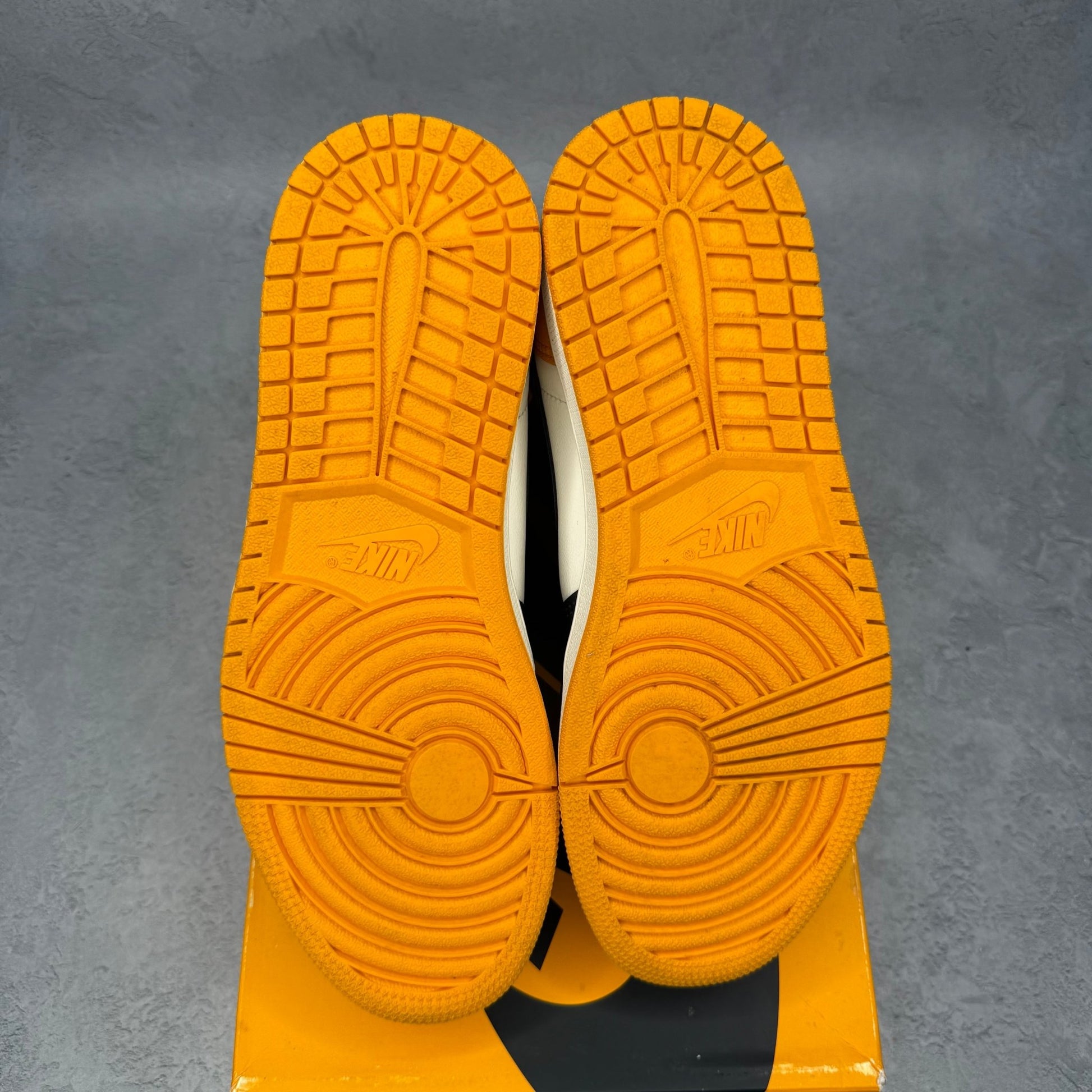 Jordan 1 Retro High OG Taxi *pre - owned* SIZE 9.5 - Kicks Collective PA - Jordan - 555088-711 - Men's Shoes - 9.5M/11W - Pre - Owned