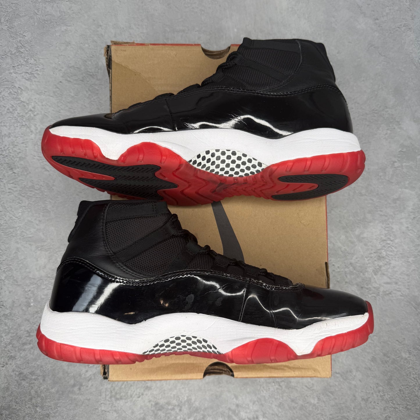 Jordan 11 Retro Playoffs Bred (2019) *pre-owned* SIZE 10