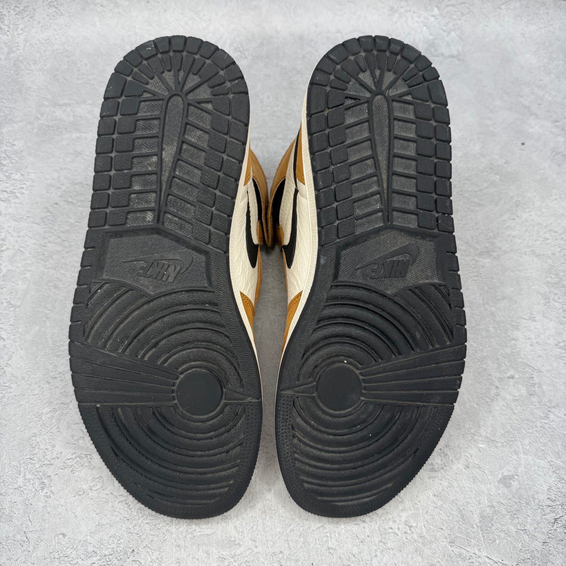 Jordan 1 Retro High Rookie of the Year *pre-owned* SIZE 8.5