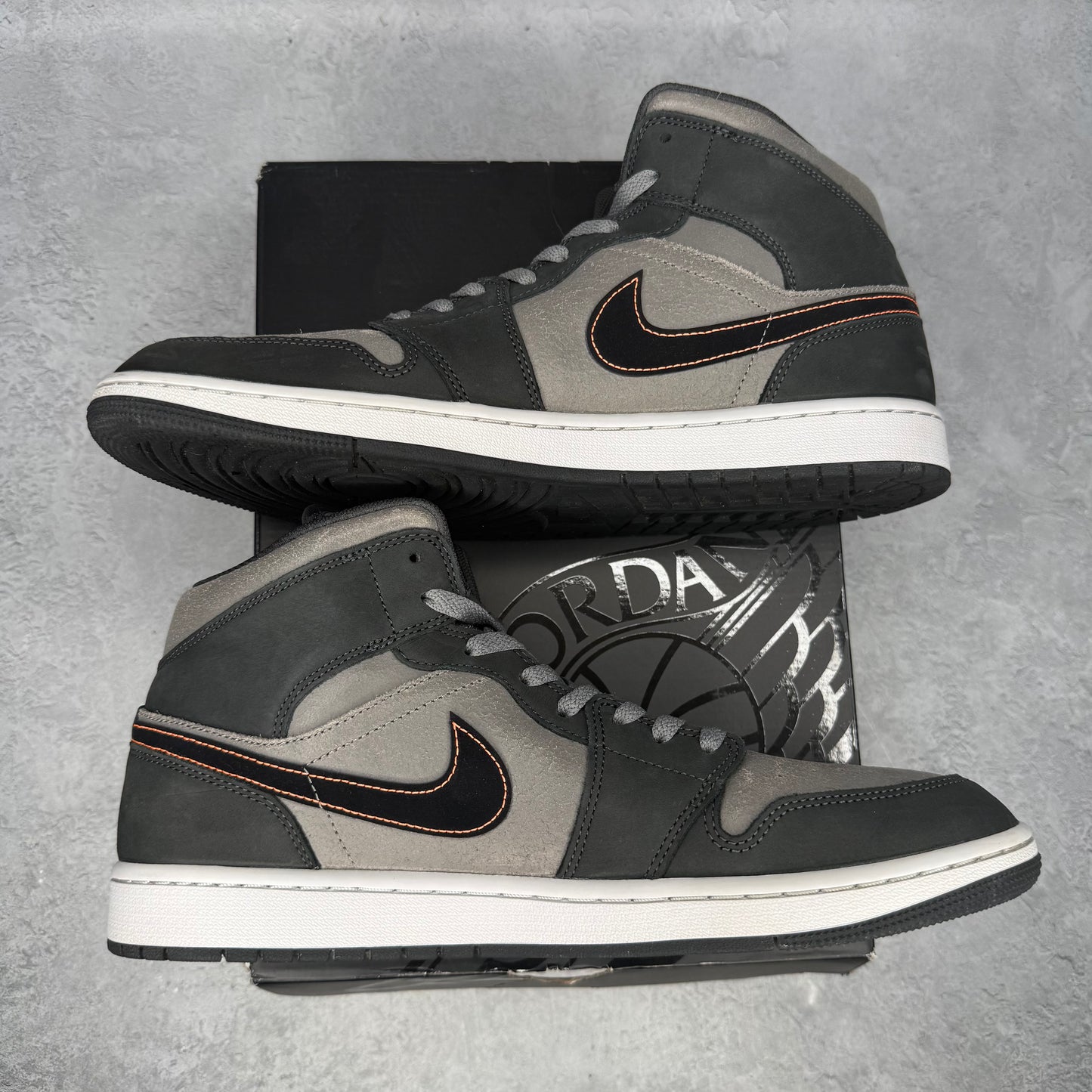 Jordan 1 Mid SE Night Stadium *pre-owned* SIZE 13