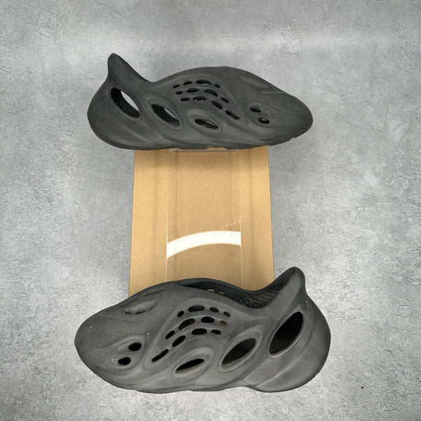 adidas Yeezy Foam RNR Onyx *pre-owned* SIZE 8