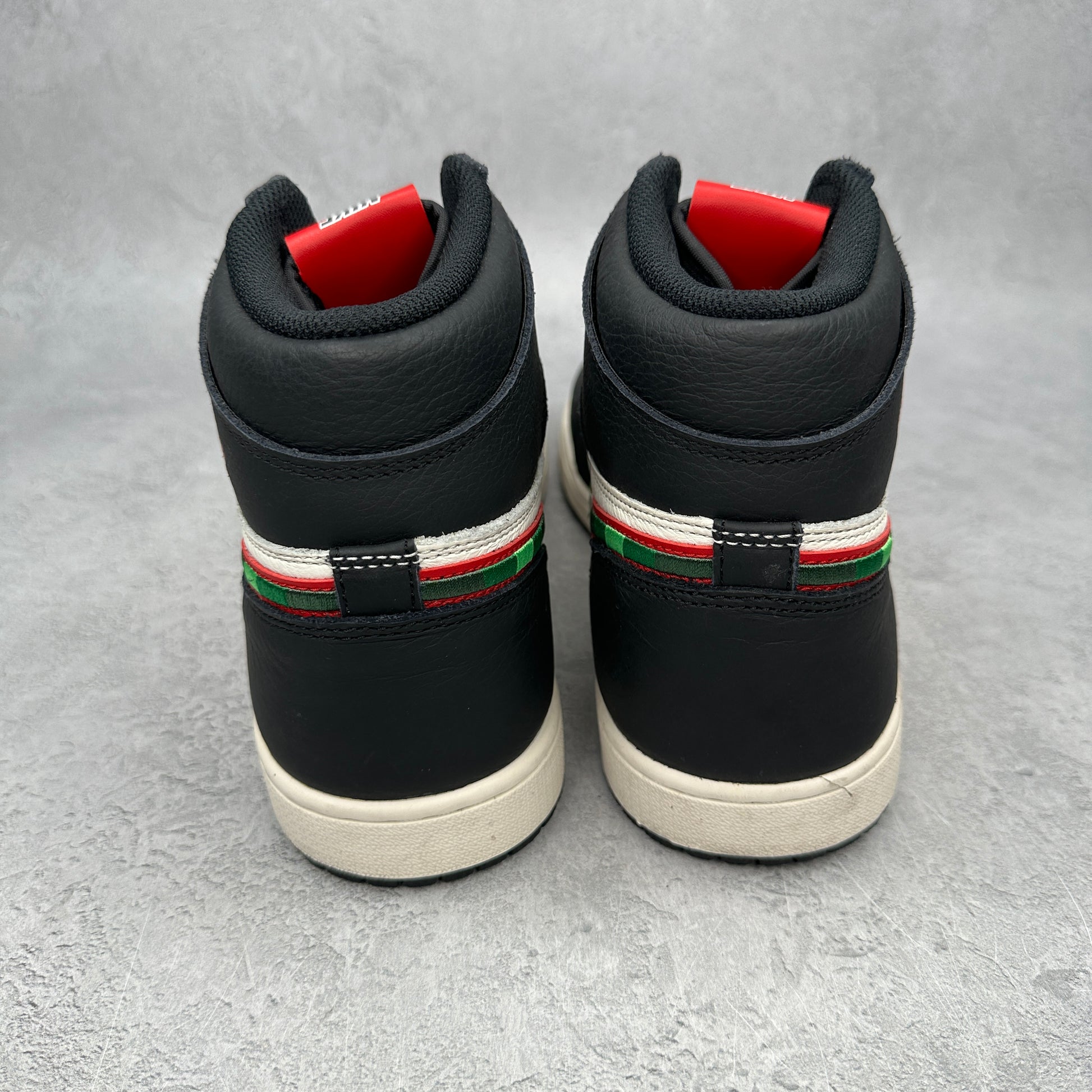 Jordan 1 Retro High Sports Illustrated (A Star Is Born) *pre-owned* SIZE 10.5