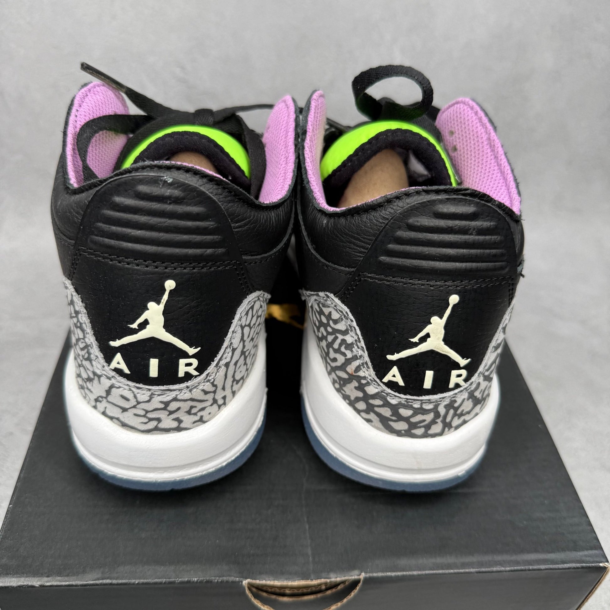 Jordan 3 Retro Electric Green (GS) *pre - owned* SIZE 6Y - Kicks Collective PA - Jordan - DA2304-003 - Kid's Shoes - 6Y - Pre - Owned