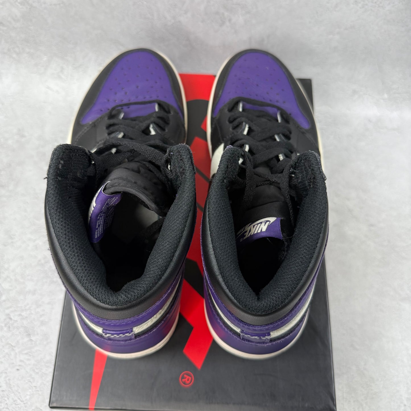 Jordan 1 Retro High Court Purple *pre-owned* SIZE 9.5