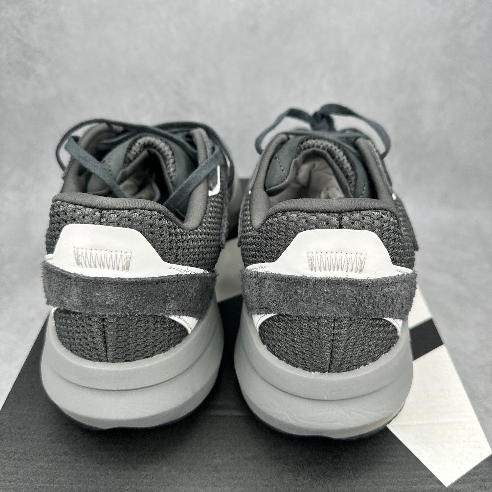 adidas Lightblaze Carbon Grey VNDS *pre-owned* SIZE 9.5