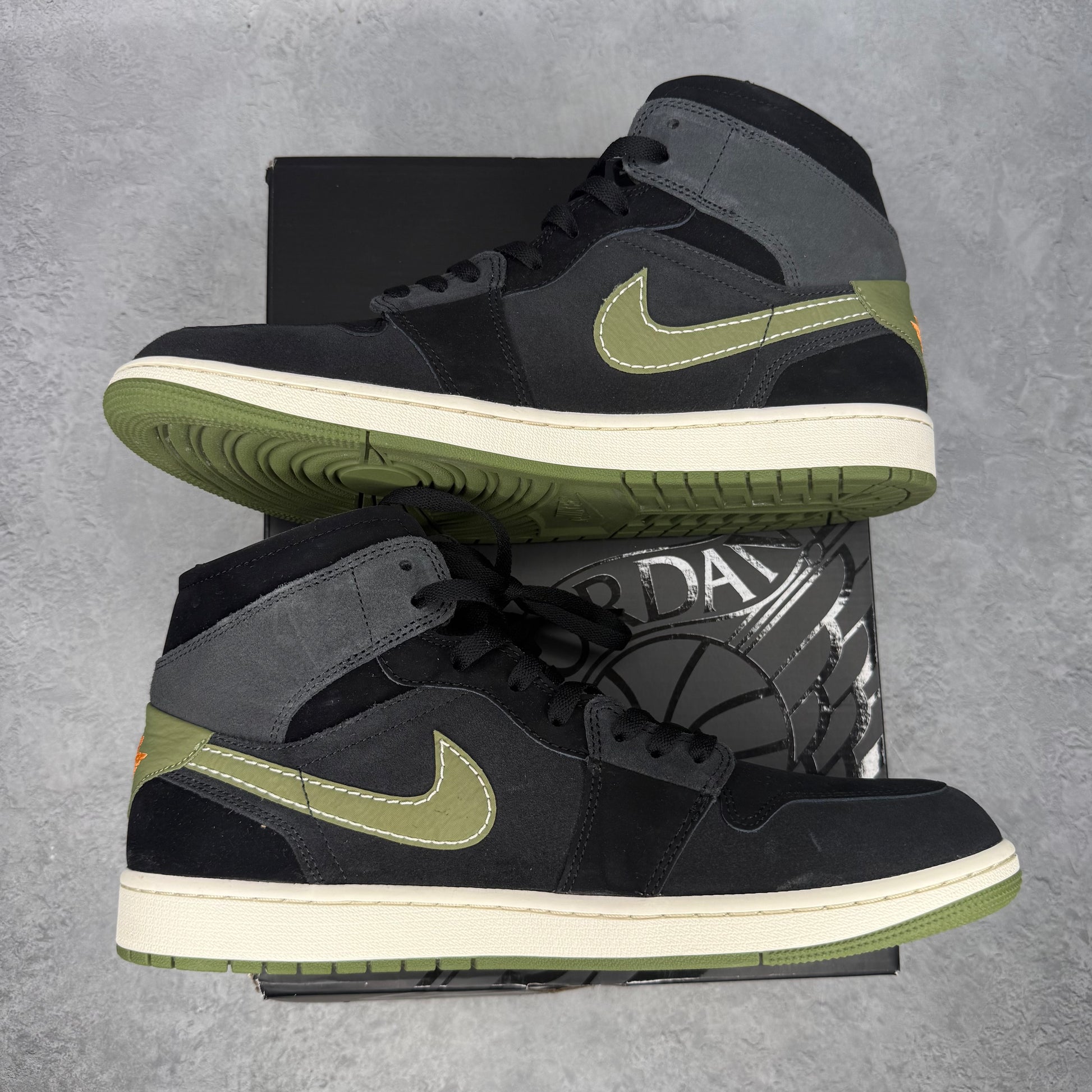 Jordan 1 Mid SE Craft Anthracite Light Olive *pre-owned* SIZE 13