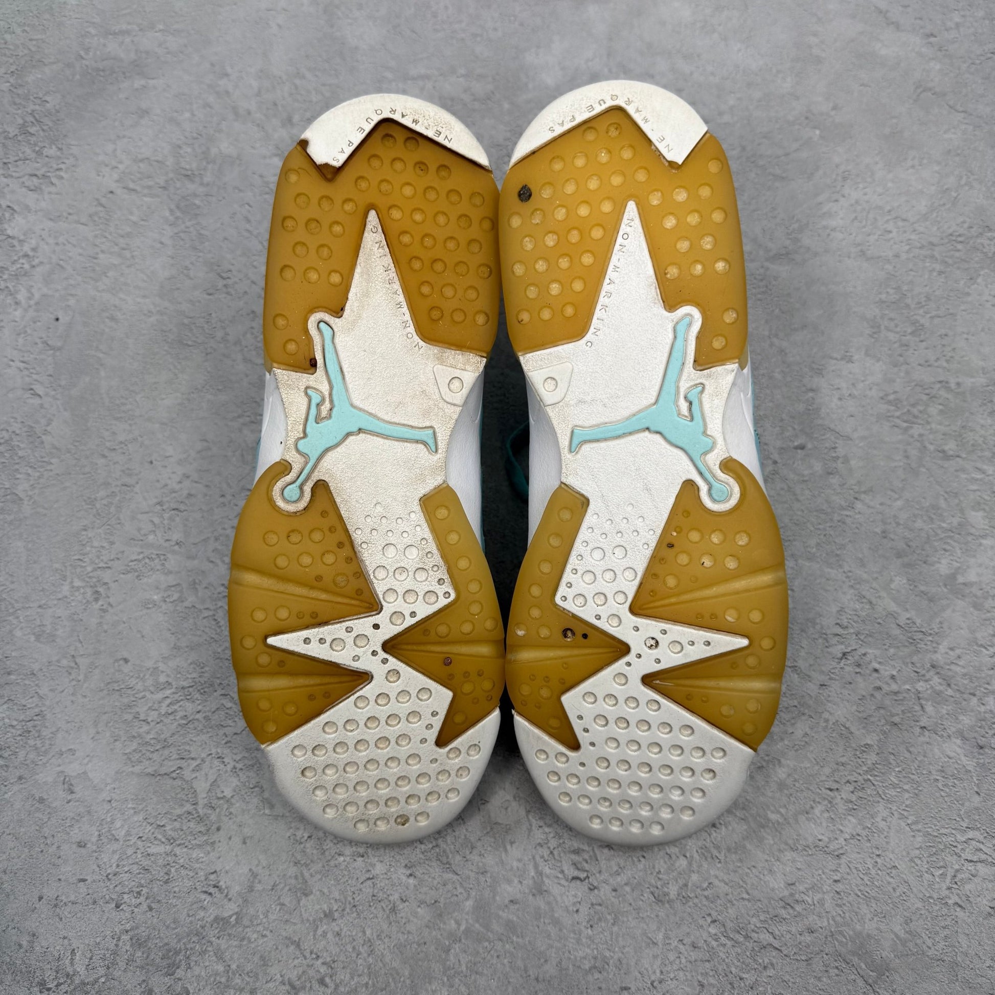 Jordan 6 Retro Pantone (GS) *pre - owned* SIZE 7Y - Kicks Collective PA - Jordan - 543390 - 407 - Kid's Shoes - 7Y - Pre - Owned