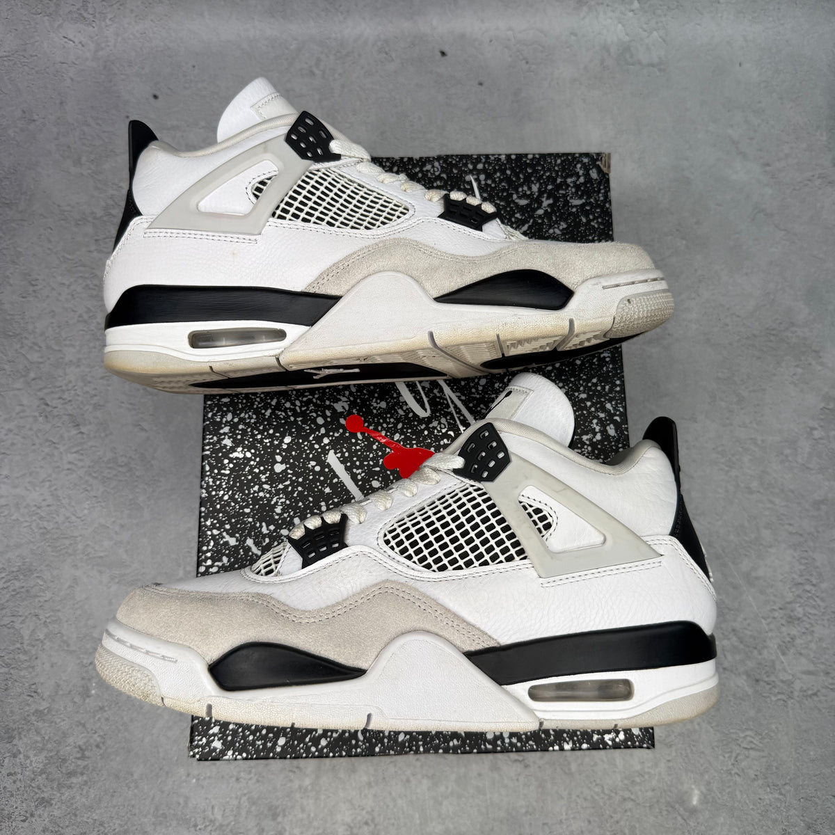 Jordan 4 Retro Military Black *pre-owned* SIZE 9