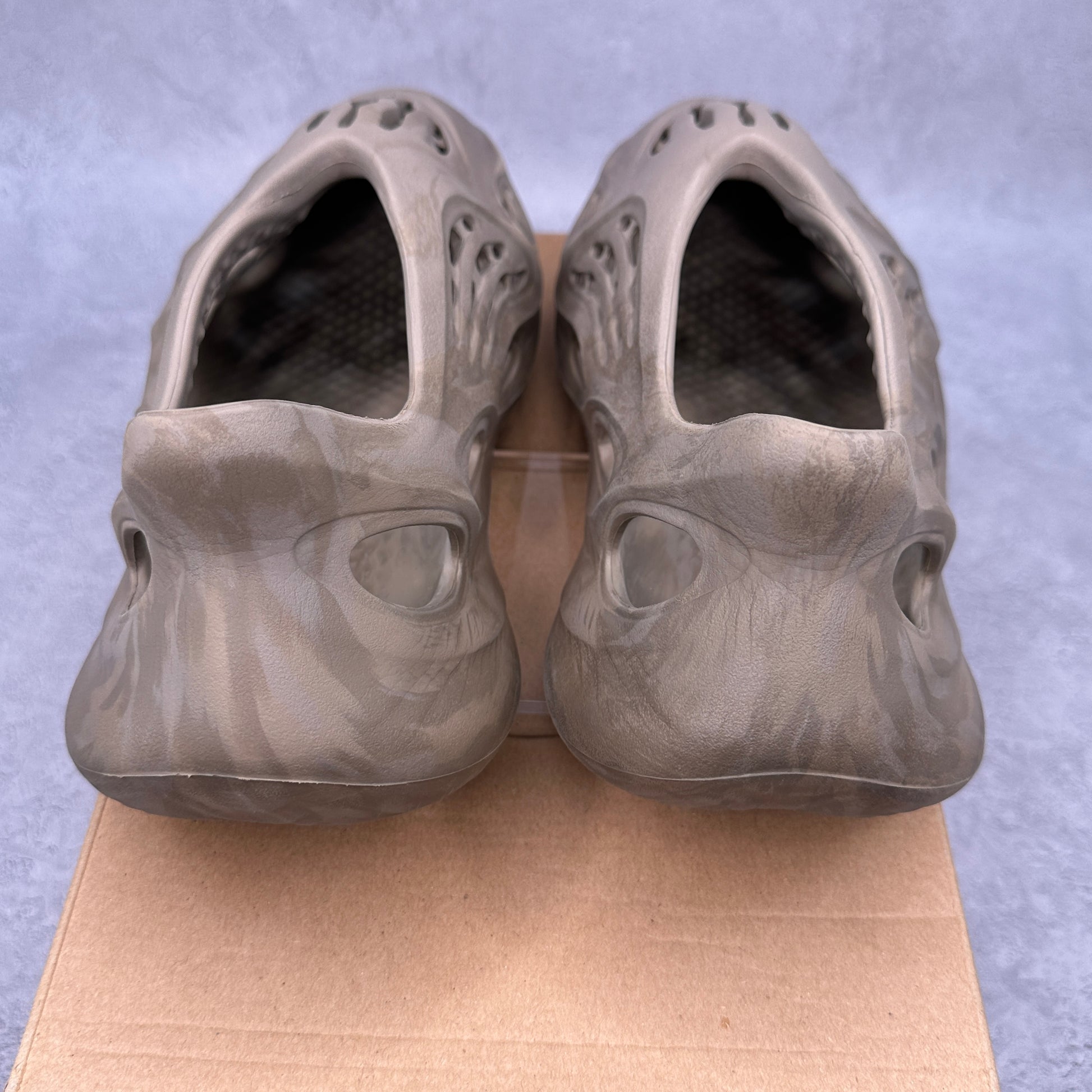 adidas Yeezy Foam RNNR Stone Sage *pre-owned* SIZE 11