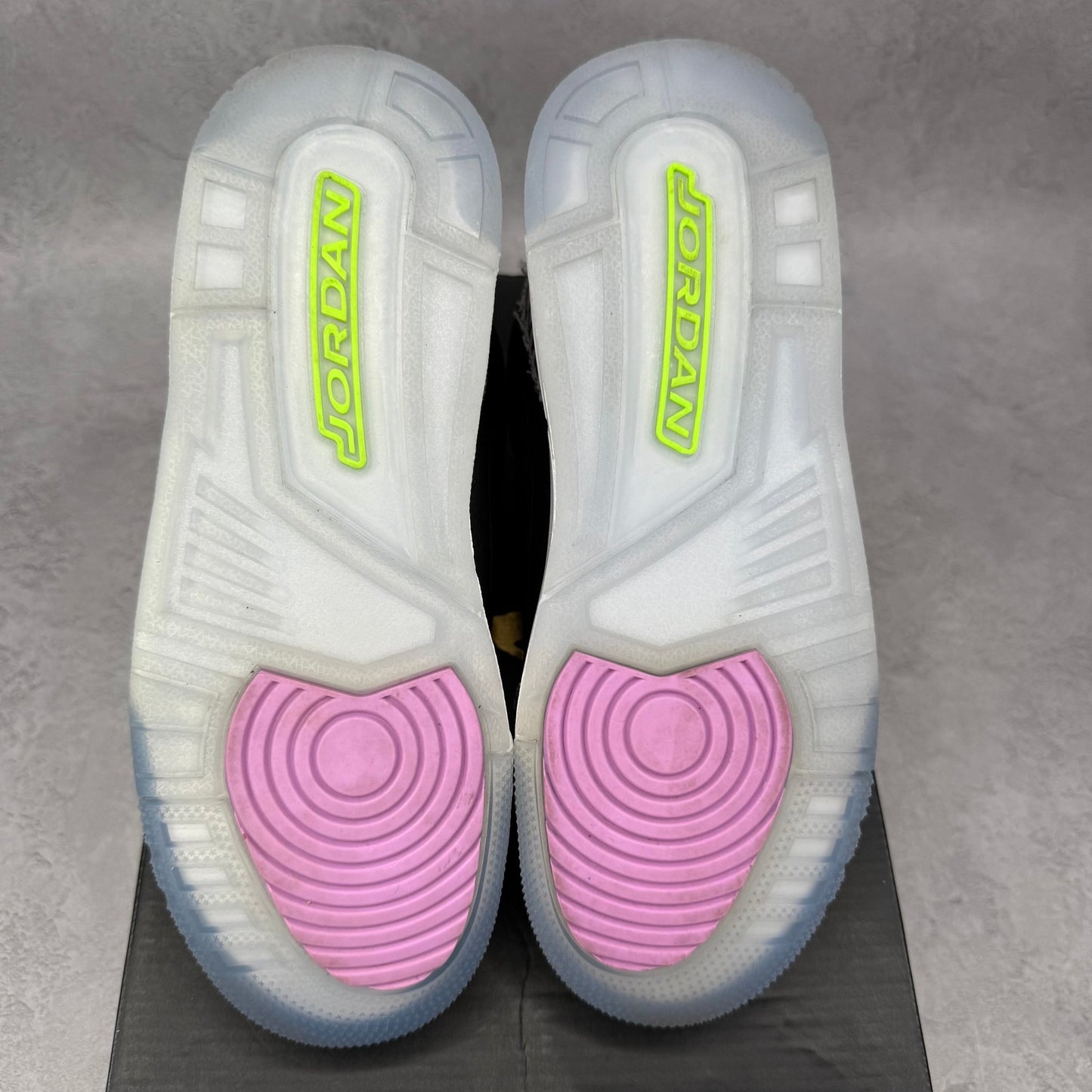 Jordan 3 Retro Electric Green (GS) *pre - owned* SIZE 6Y - Kicks Collective PA - Jordan - DA2304-003 - Kid's Shoes - 6Y - Pre - Owned