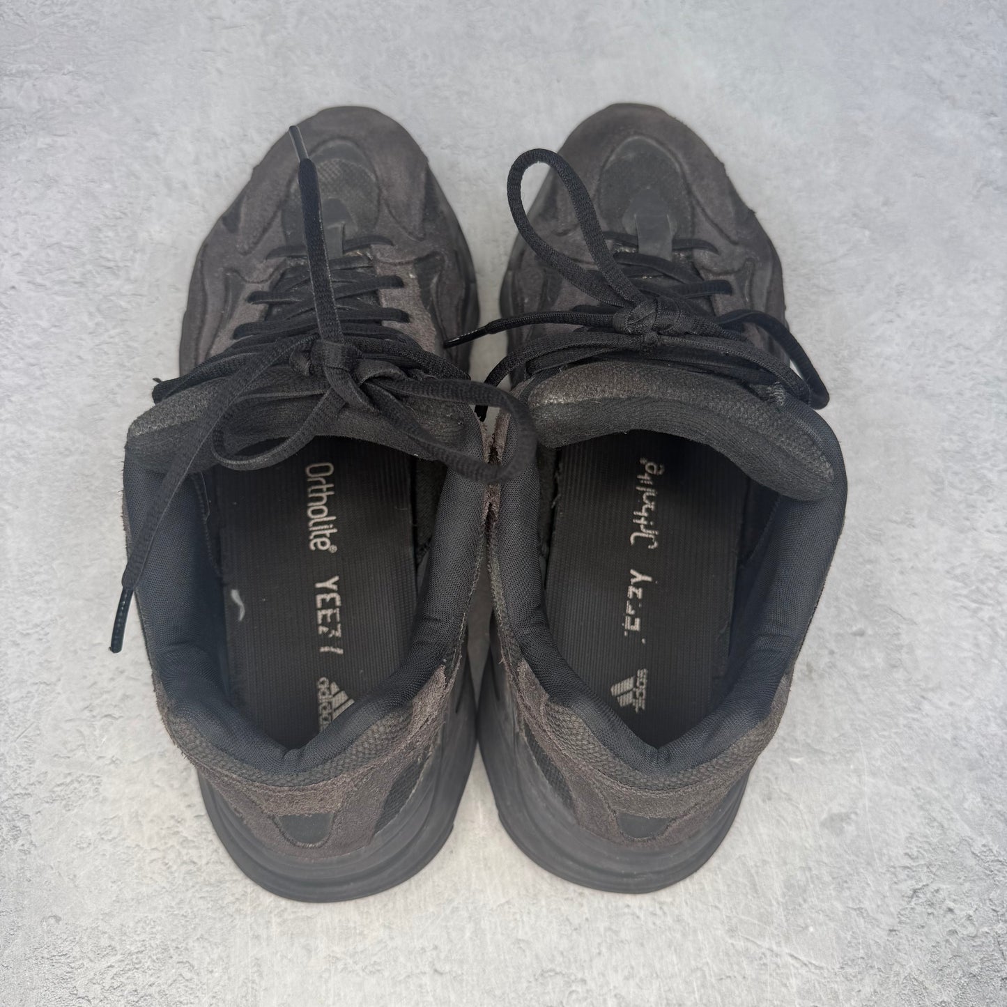 adidas Yeezy Boost 700 V2 Vanta *pre-owned* SIZE 10