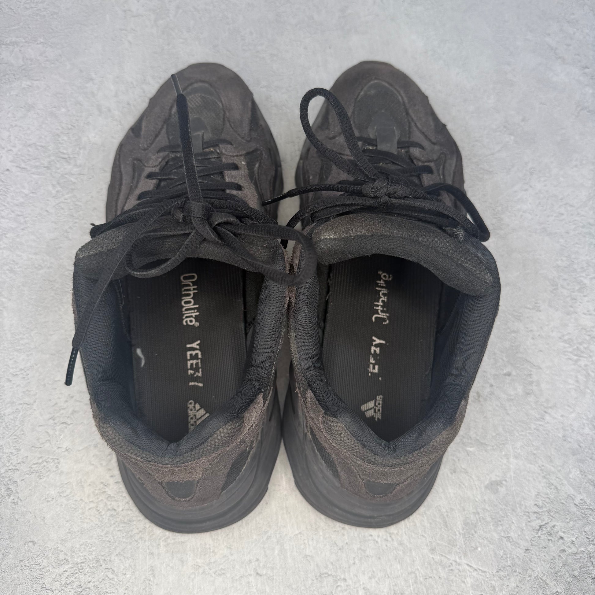 adidas Yeezy Boost 700 V2 Vanta *pre-owned* SIZE 10