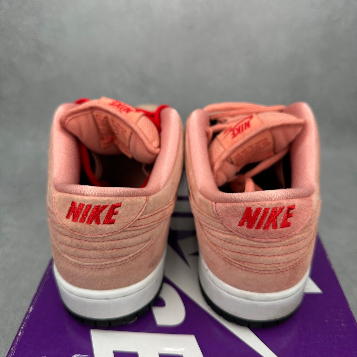 Nike SB Dunk Low Pink Pig *pre-owned* SIZE 10