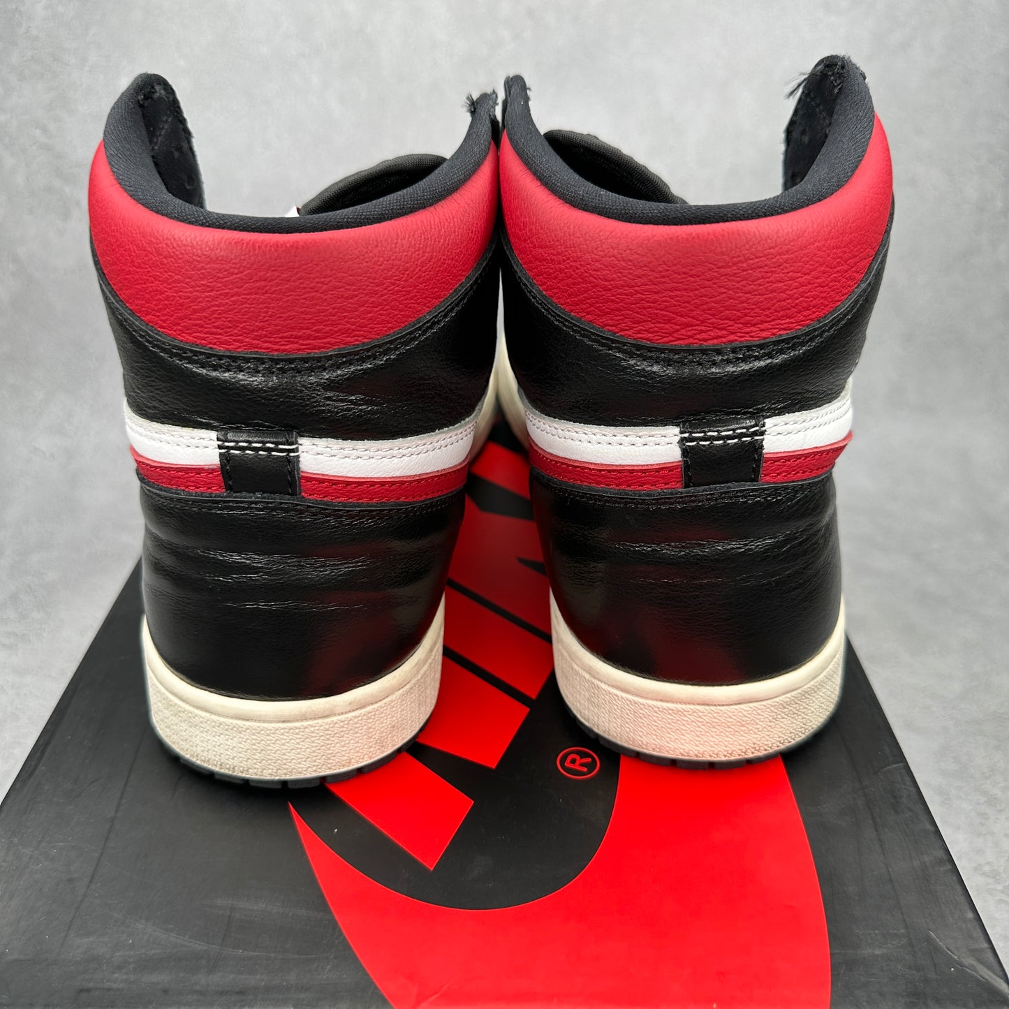 Jordan 1 Retro High Black Gym Red *pre-owned* SIZE 11.5