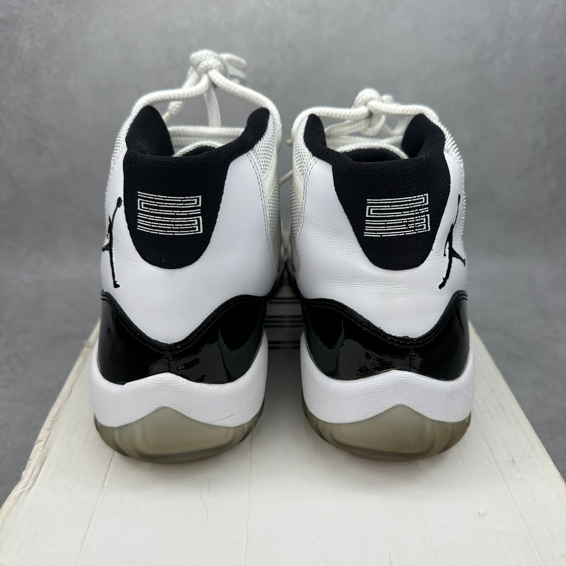 Jordan 11 Retro Concord (2011) *pre - owned* SIZE 9.5 - Kicks Collective PA - Jordan - 378037-107 - Men's Shoes - 9.5M/11W - Pre - Owned