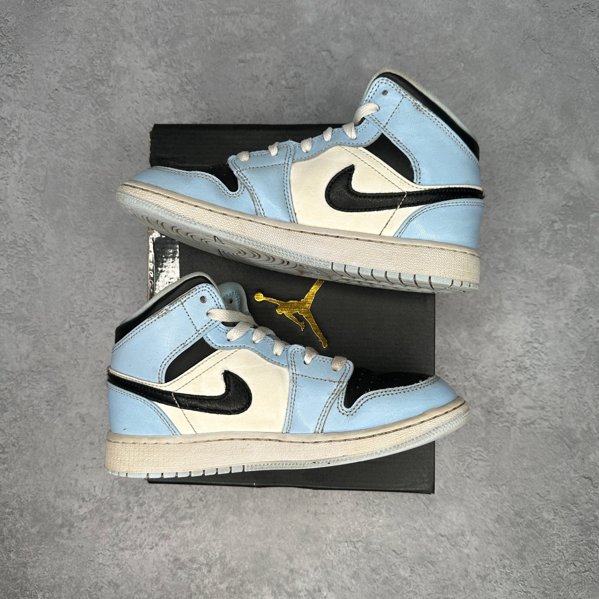 Jordan 1 Mid Ice Blue (2022) (GS) *pre - owned* SIZE 4Y - Kicks Collective PA - Jordan - 555112 - 401 - Kid's Shoes - 4Y - Pre - Owned