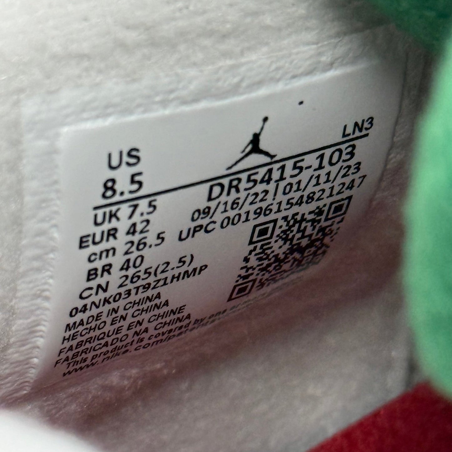 Jordan 4 Retro SB Pine Green *pre - owned* SIZE 8.5 - Kicks Collective PA - Jordan - DR5415-103 - Men's Shoes - 8.5M/10W - Pre - Owned - Original Box (Damaged)