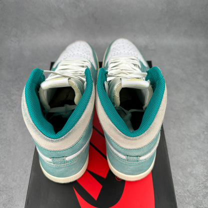 Jordan 1 Retro High Turbo Green *pre-owned* SIZE 11.5
