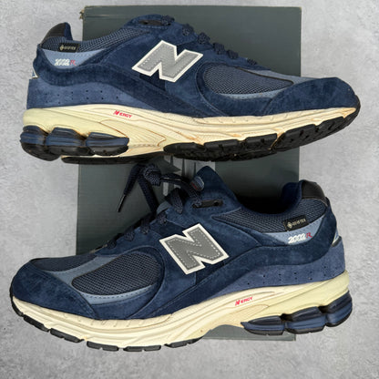 New Balance 2002R Gore-Tex Navy Arctic Grey *pre-owned* SIZE 10