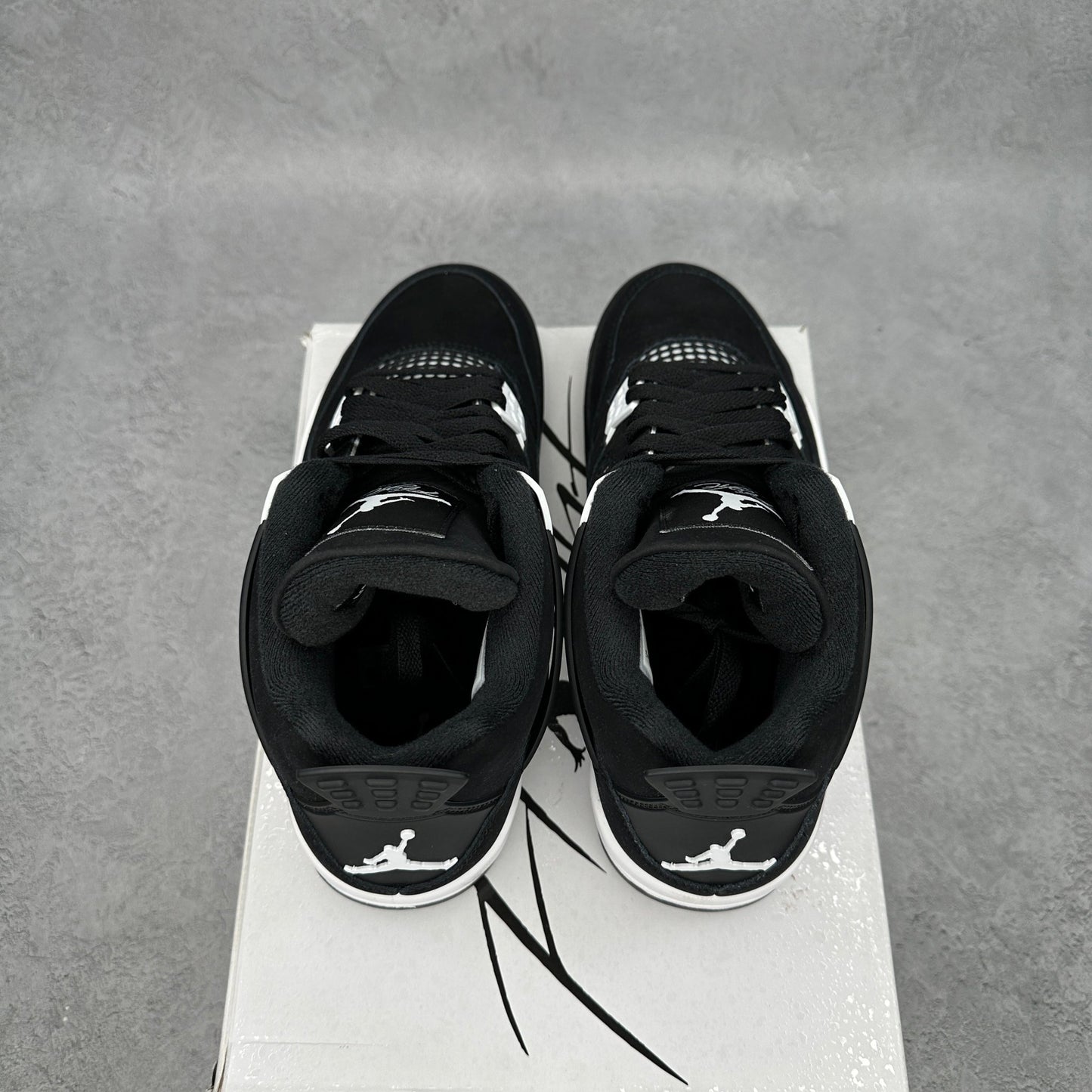 Jordan 4 Retro White Thunder CLEAN *pre - owned* SIZE 8 - Kicks Collective PA - Jordan - FQ8138-001 - Men's Shoes - 8M/9.5W - Pre - Owned