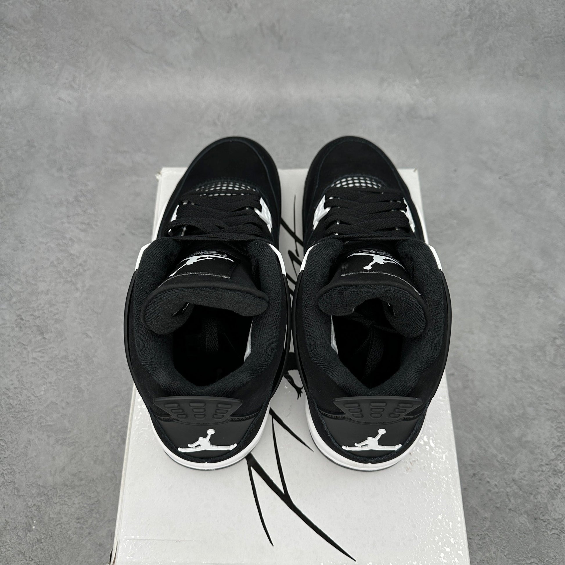 Jordan 4 Retro White Thunder CLEAN *pre - owned* SIZE 8 - Kicks Collective PA - Jordan - FQ8138-001 - Men's Shoes - 8M/9.5W - Pre - Owned