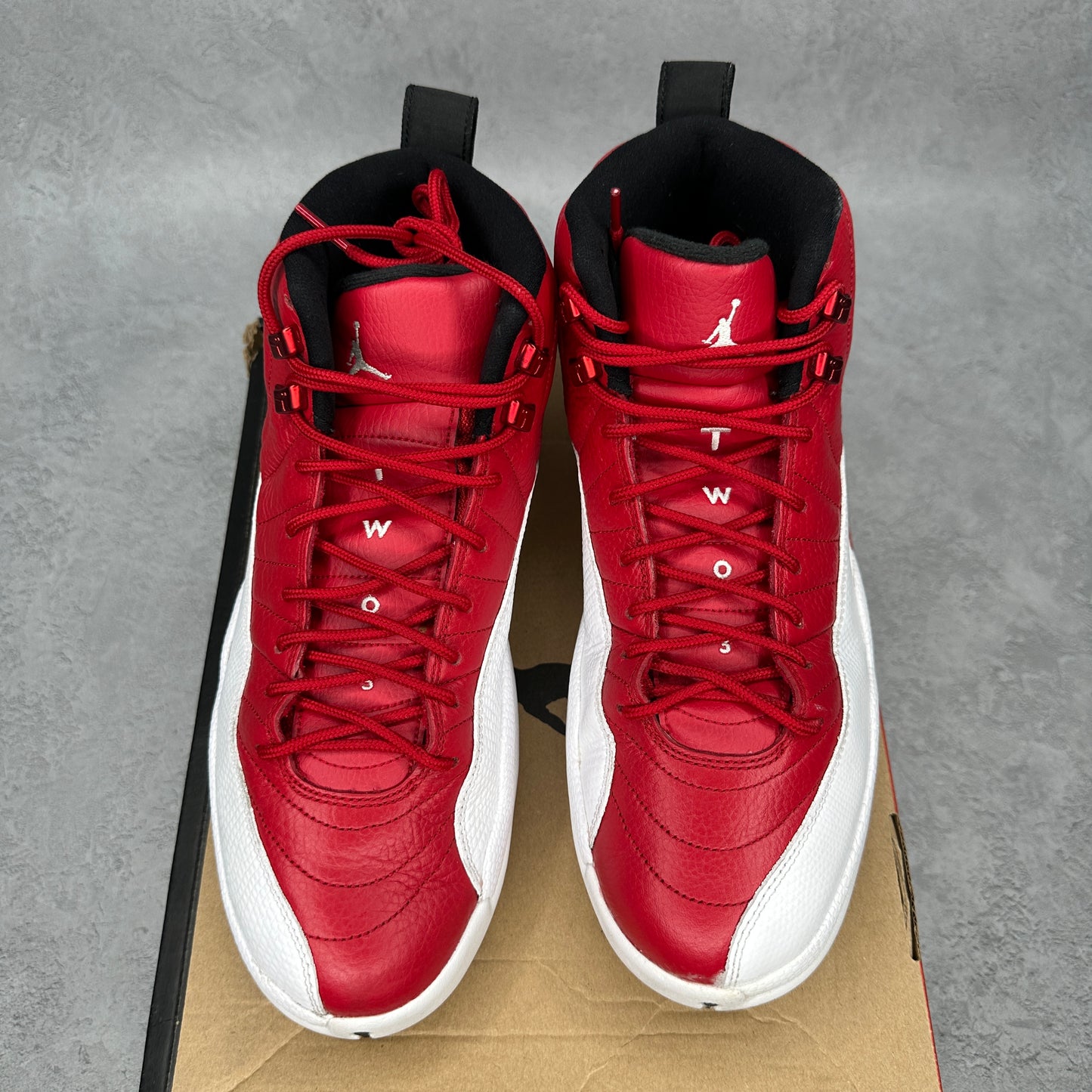 Jordan 12 Retro Gym Red *pre-owned* SIZE 10