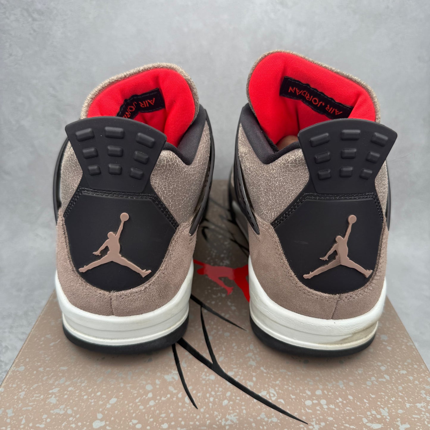 Jordan 4 Retro Taupe Haze *pre-owned* SIZE 11