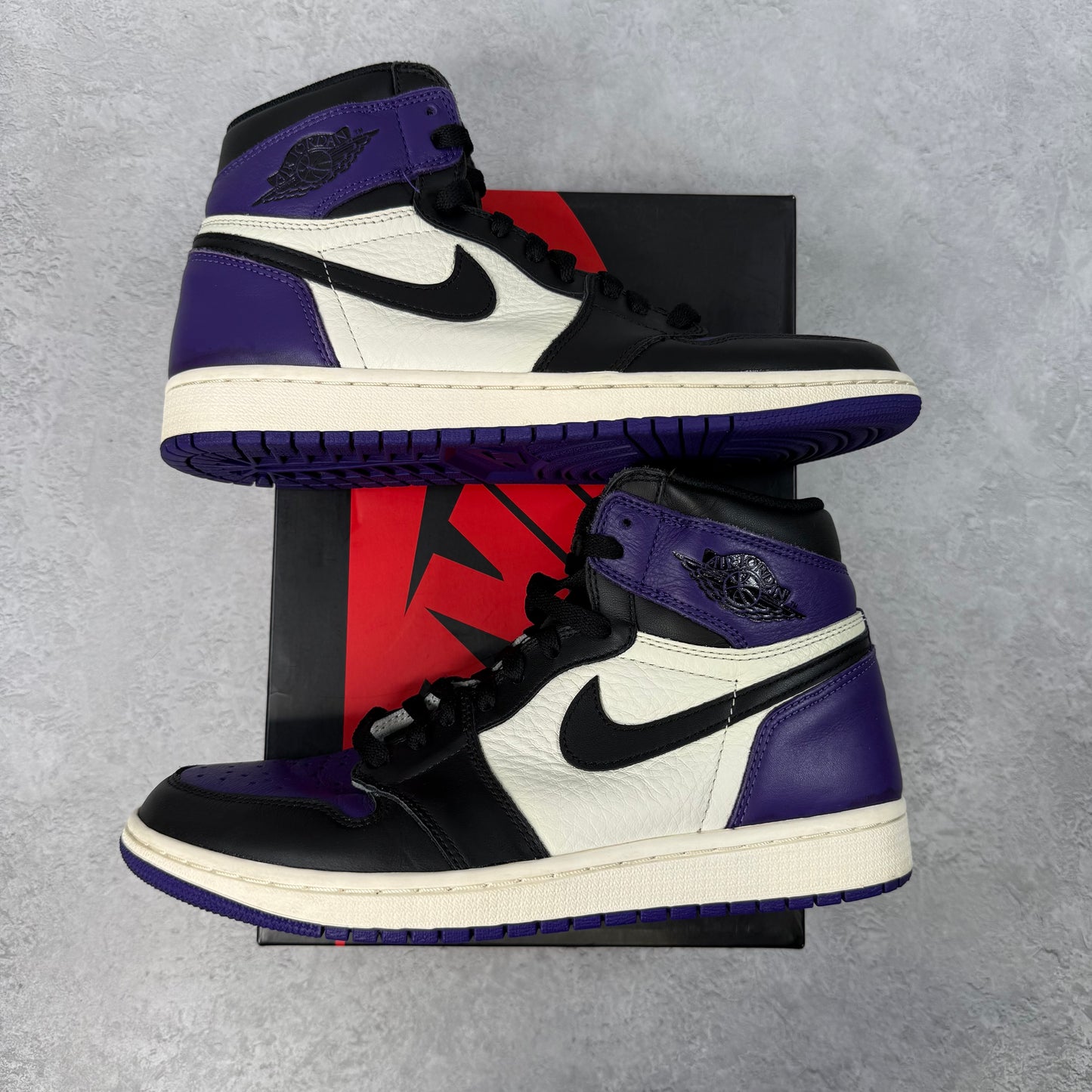 Jordan 1 Retro High Court Purple *pre-owned* SIZE 9.5