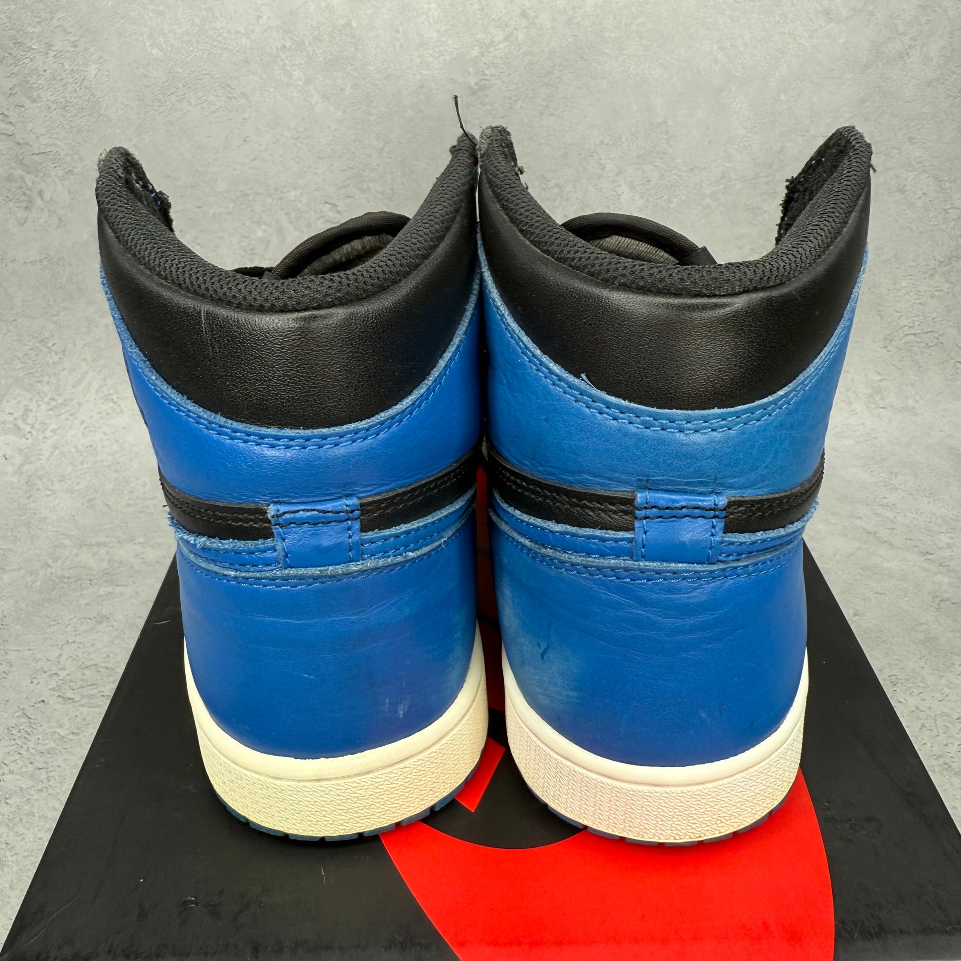 Jordan 1 Retro Royal (2017) *pre-owned* SIZE 8.5