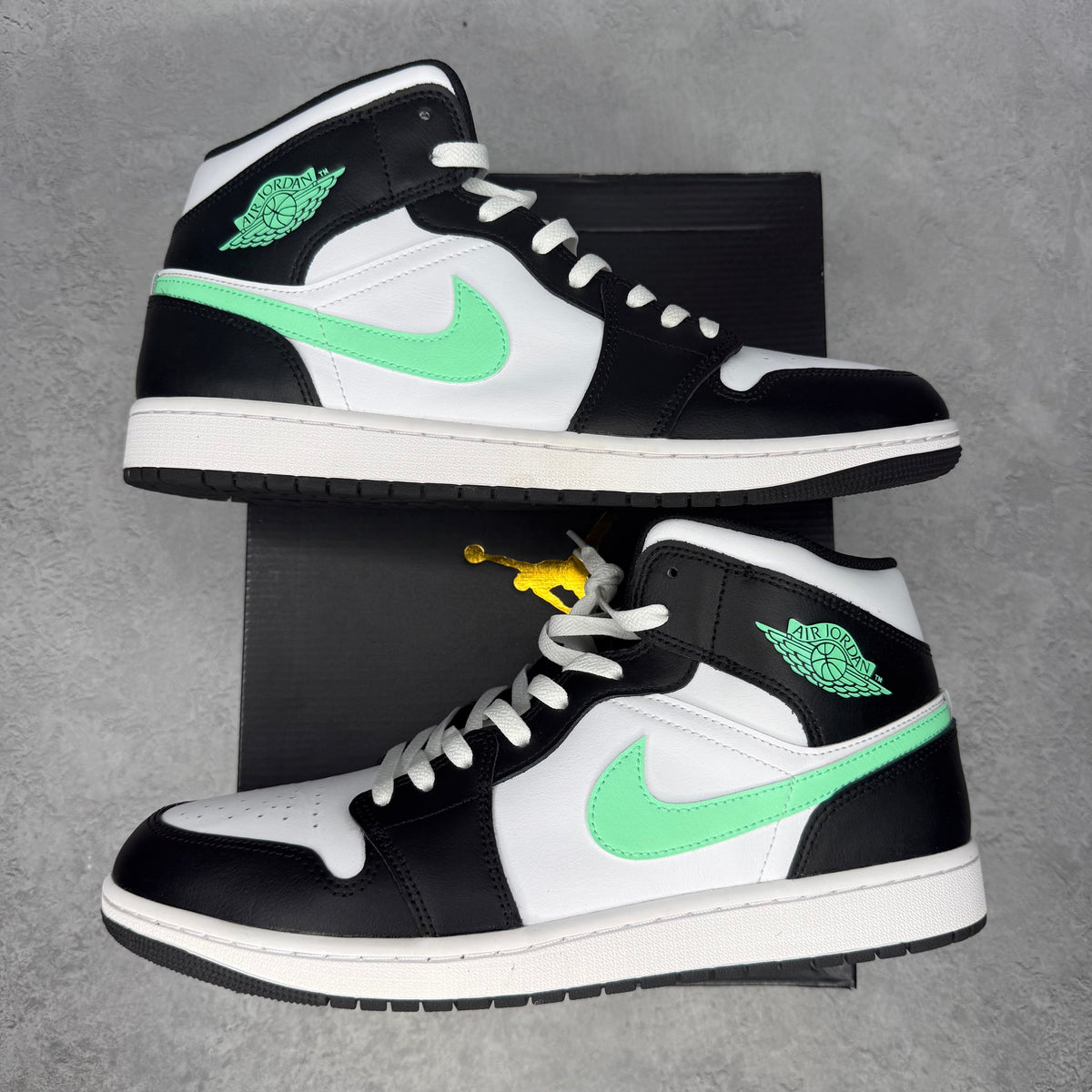 Jordan 1 Mid Green Glow VNDS *pre-owned* SIZE 13