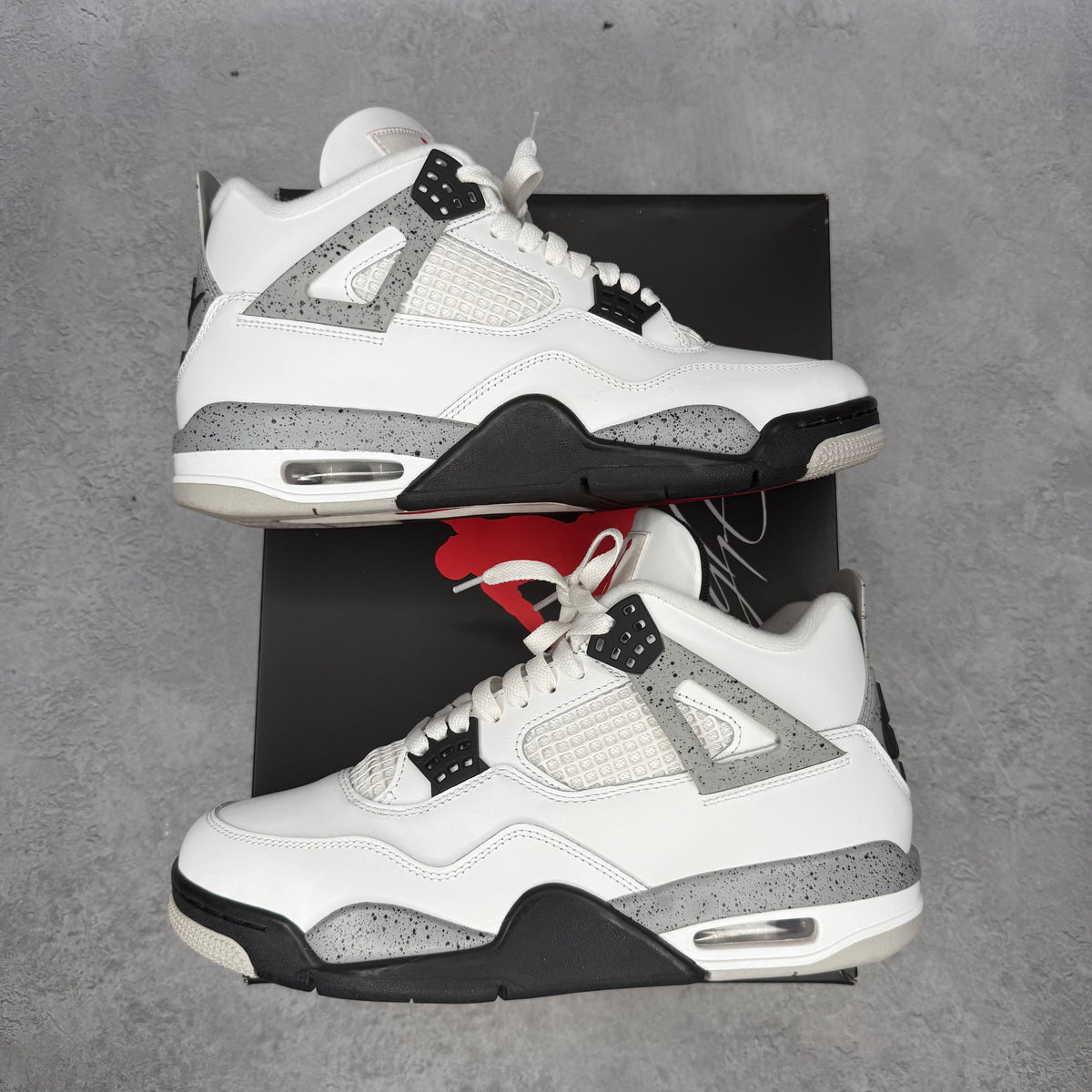 Jordan 4 Retro White Cement (2025) *pre-owned* SIZE 9.5