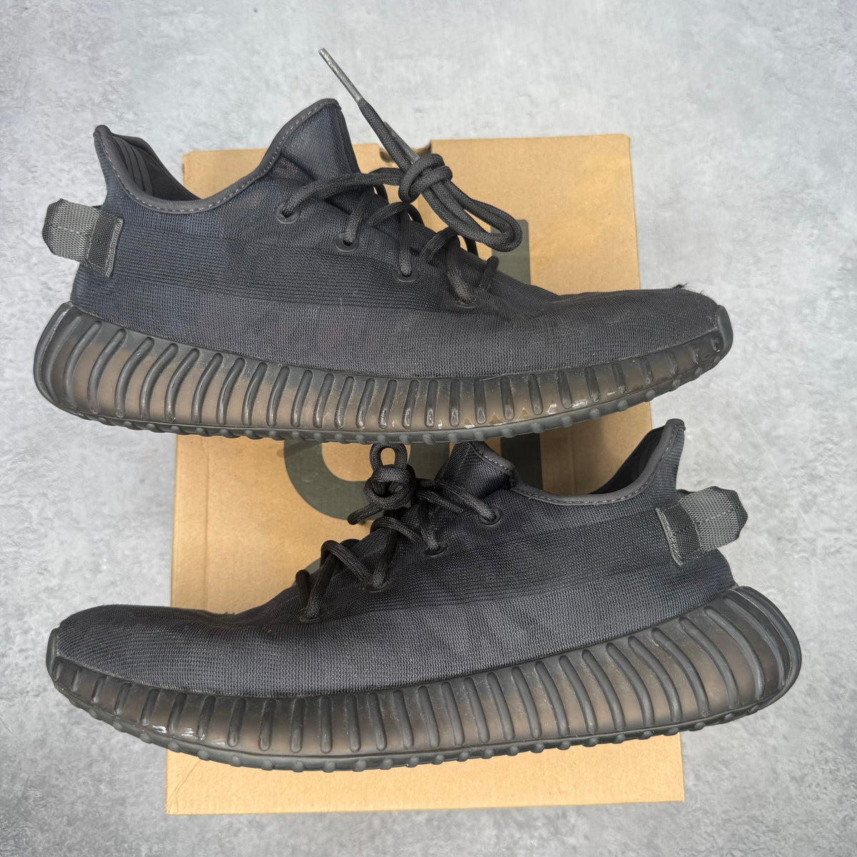 adidas Yeezy Boost 350 V2 Mono Cinder *pre-owned* SIZE 10