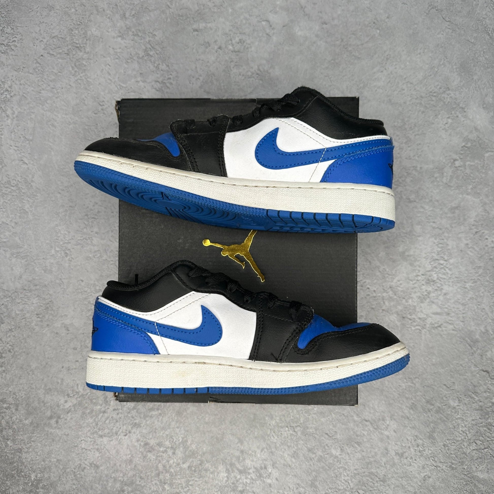 Jordan 1 Low SE Alternate Royal Toe (GS) *pre - owned* SIZE 5.5Y - Kicks Collective PA - Jordan - 553560 - 140 - Kid's Shoes - 5.5Y - Brand New
