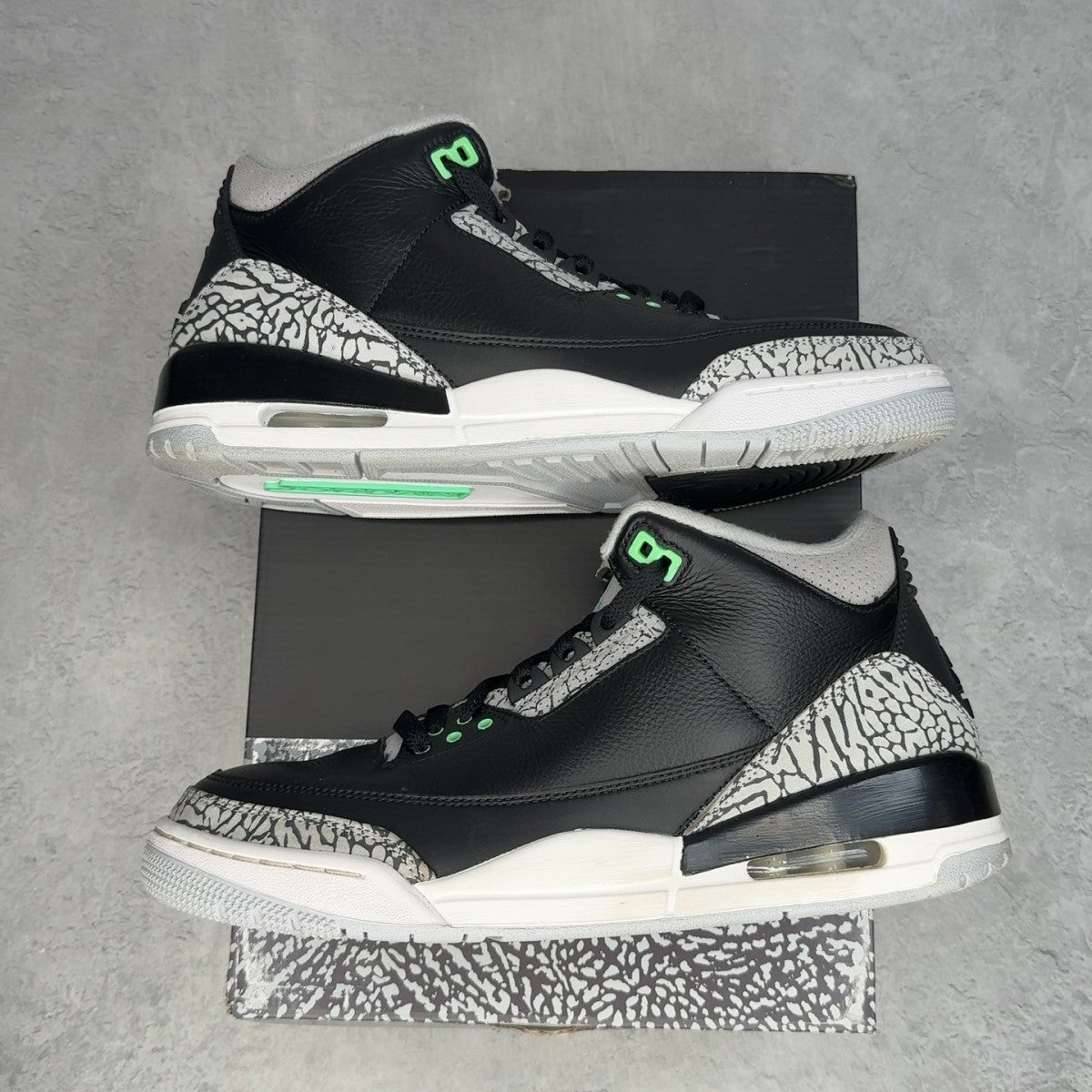 Jordan 3 Retro Green Glow 9.5 (Pre-Owned) - Kicks Collective PA - Jordan - CT8532-031-9.5-PO-3 - Pre-Owned Sneakers - 9.5M / 11W