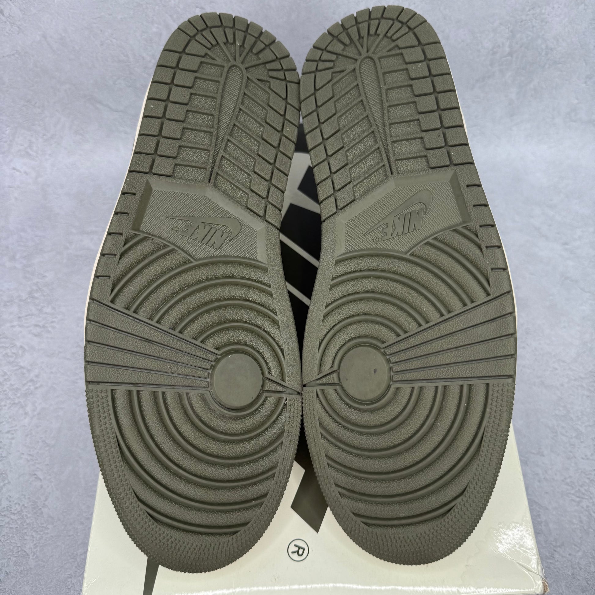 Jordan 1 Retro Low OG SP Travis Scott Olive (Women's) *pre-owned* SIZE 11.5M/13W