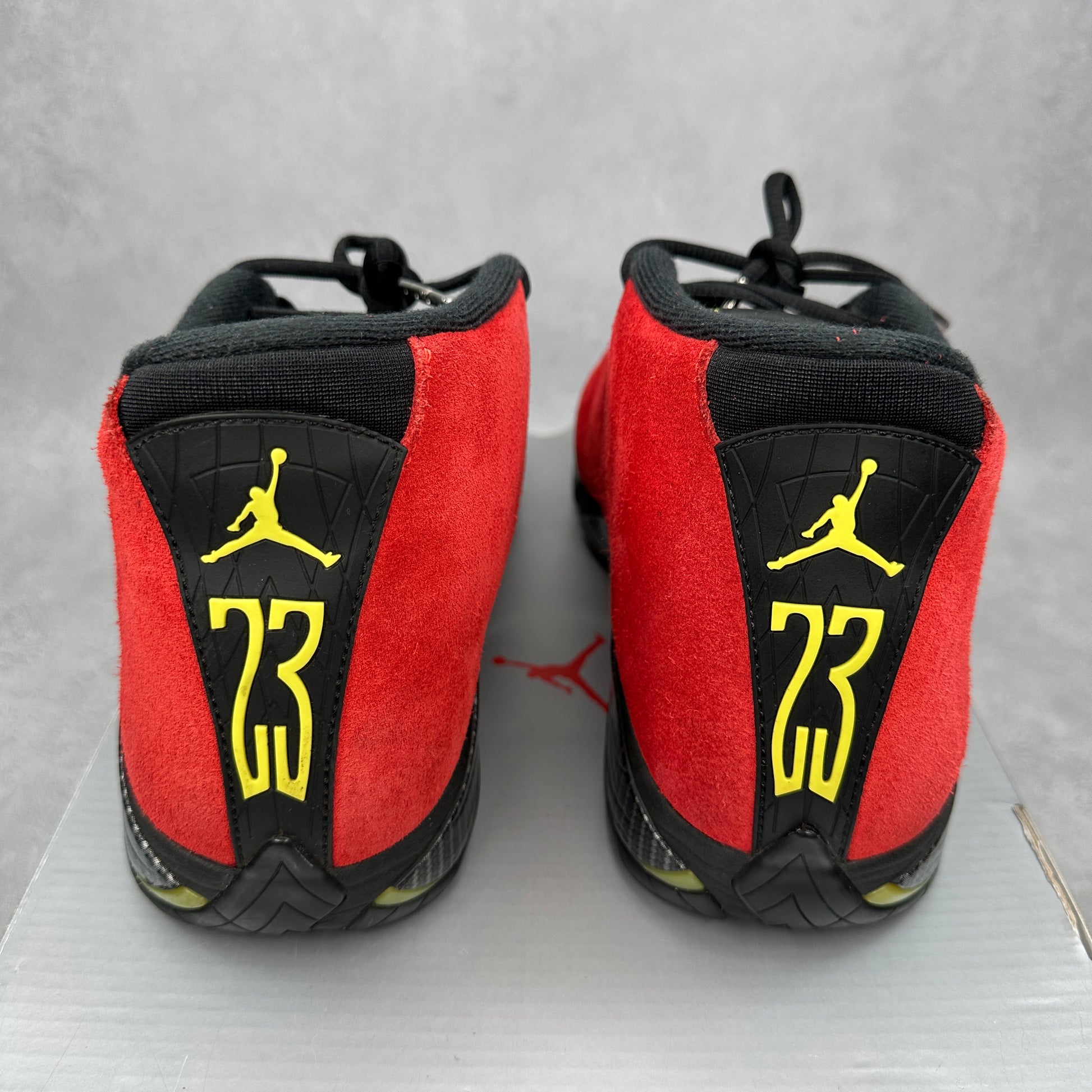 Jordan 14 Retro Ferrari (2025) *pre-owned* SIZE 9