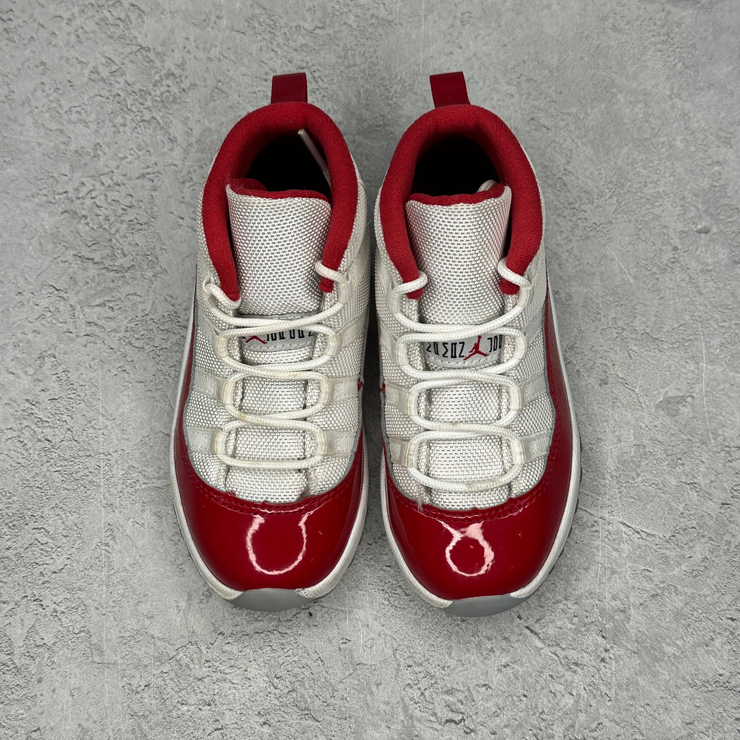 Jordan 11 Retro Cherry (2022) (TD) *pre-owned* SIZE 9C