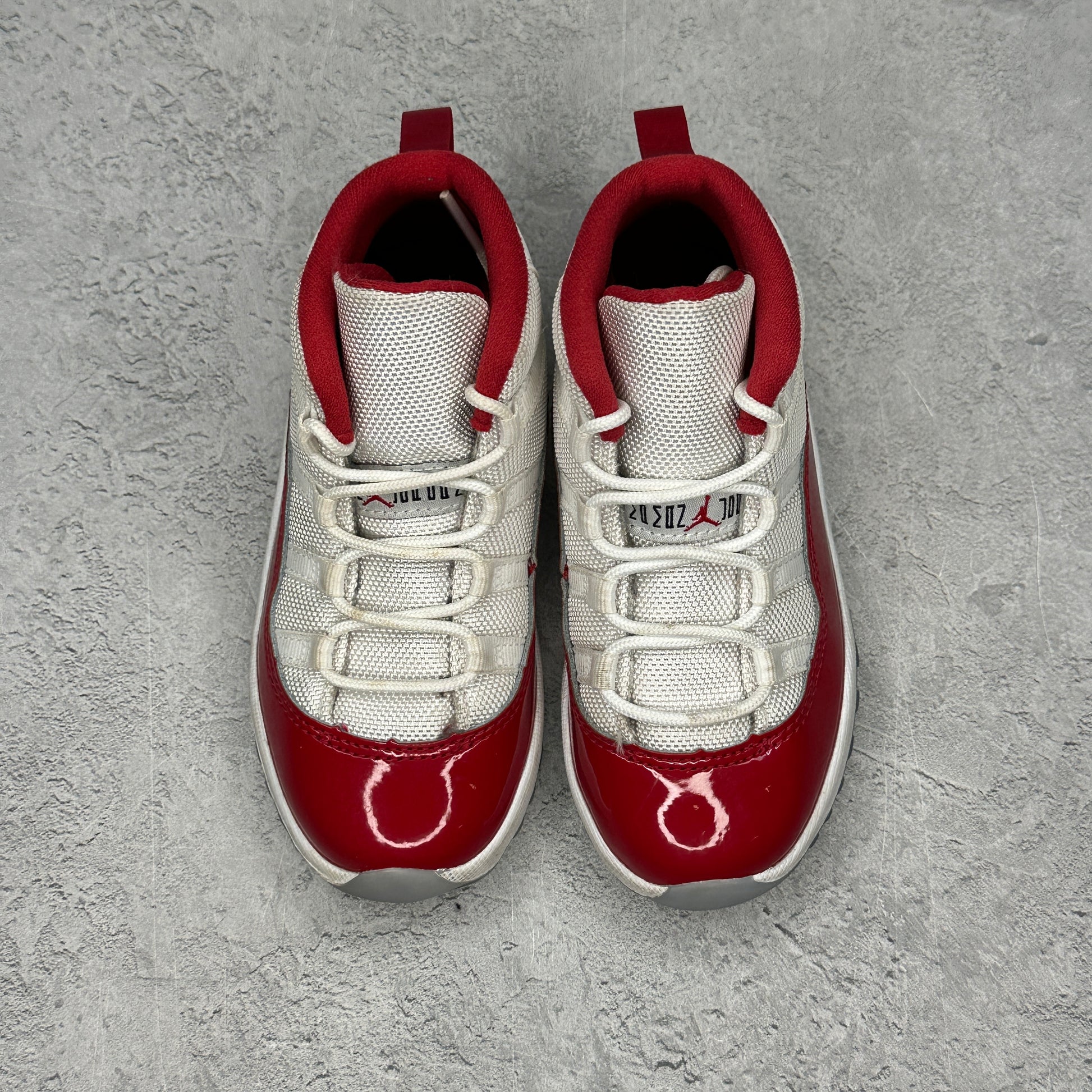 Jordan 11 Retro Cherry (2022) (TD) *pre-owned* SIZE 9C