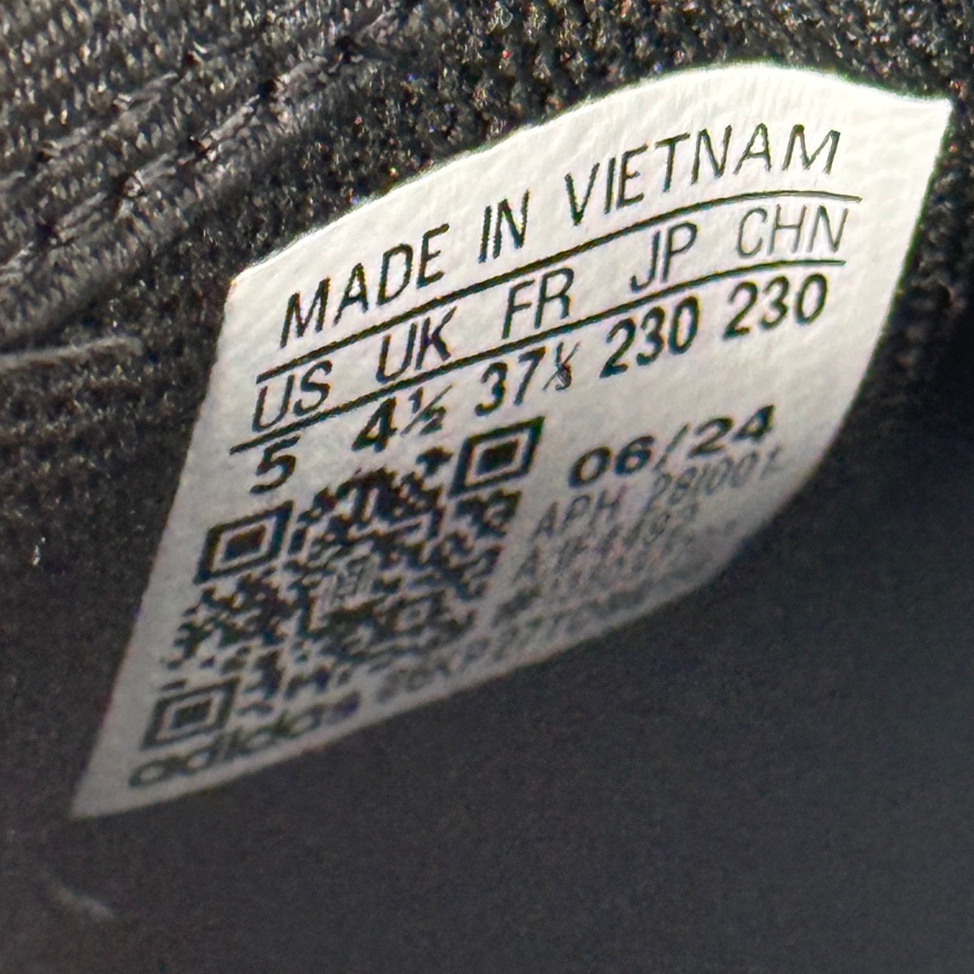 Adidas Daily 4.0 Core Black Cloud White Gum SIZE 5M/6W