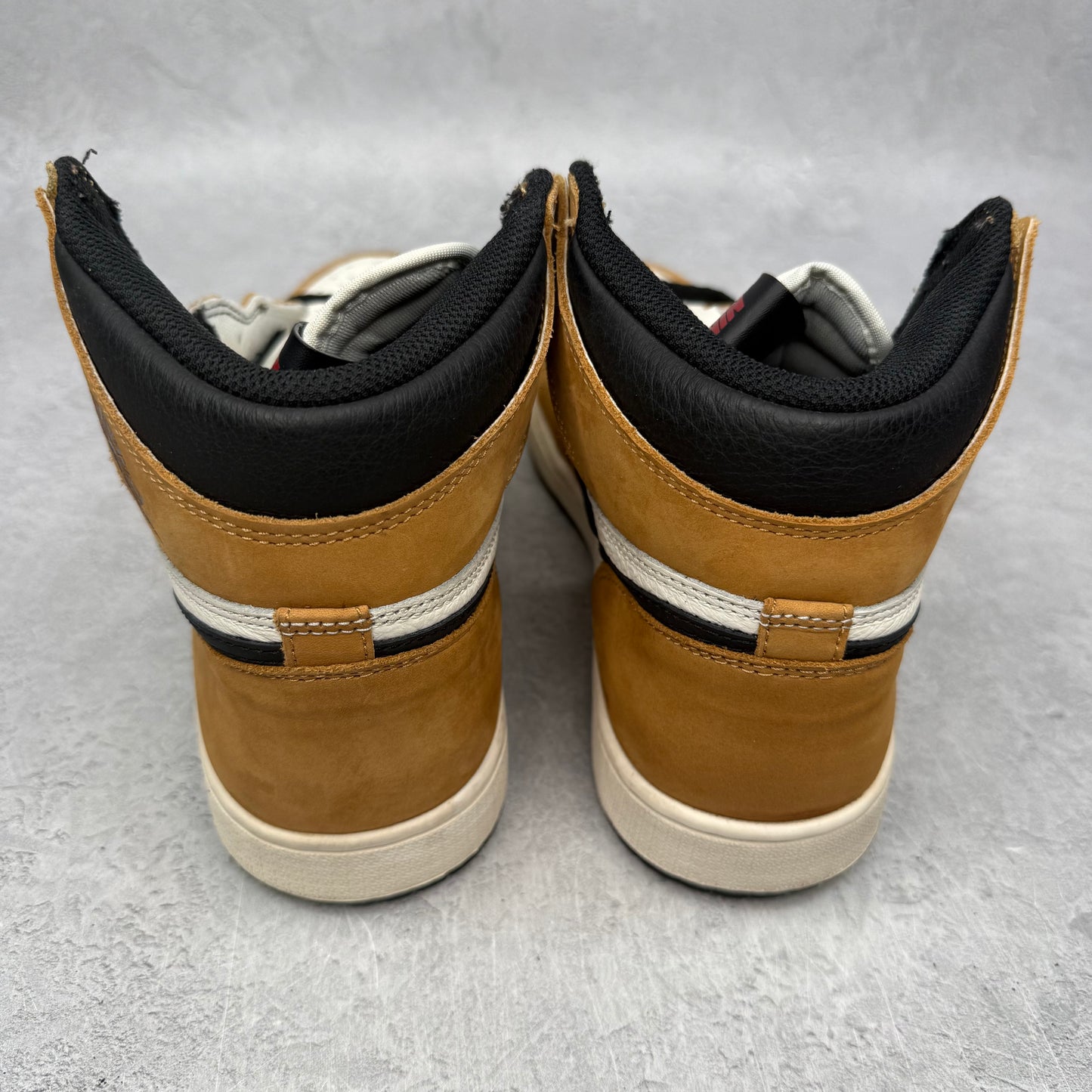 Jordan 1 Retro High Rookie of the Year *pre-owned* SIZE 8.5