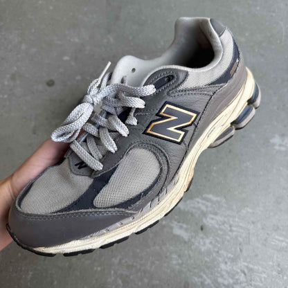 New Balance 2002R Castlerock *pre-owned* SIZE 10.5