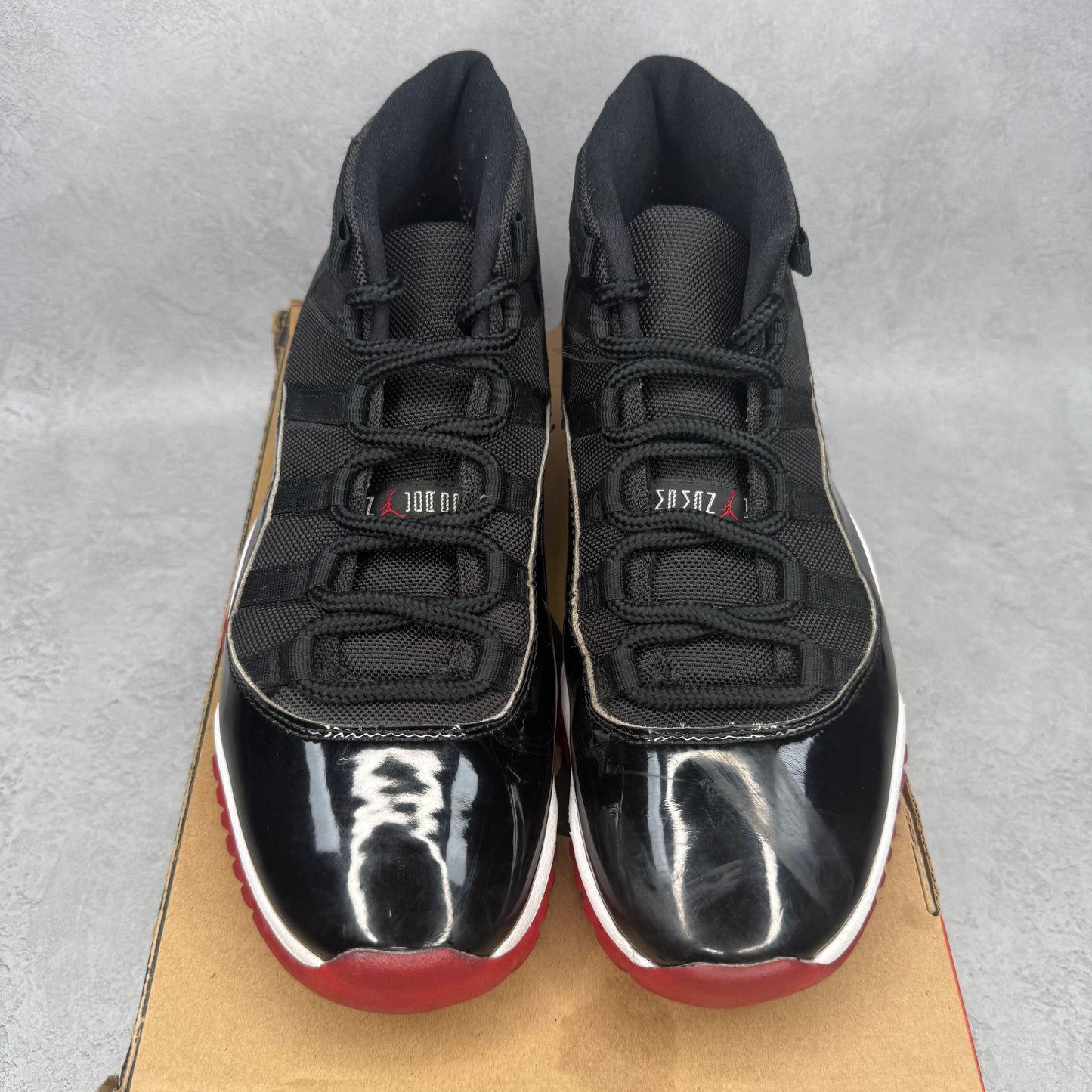 Jordan 11 Retro Playoffs Bred (2019) *pre-owned* SIZE 10