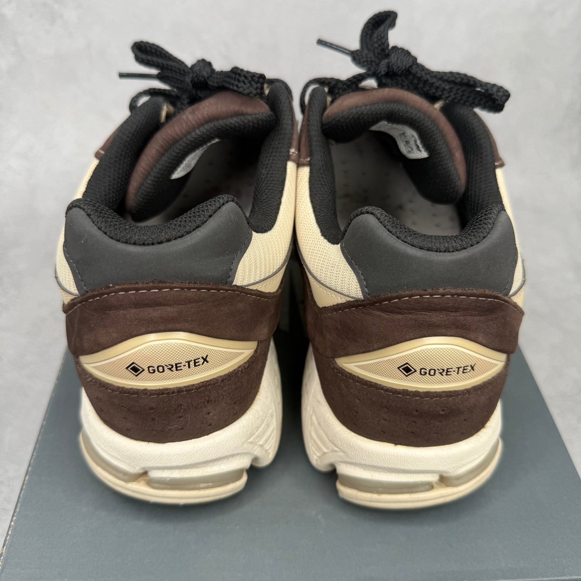 New Balance 2002R Gore - Tex Black Coffee *pre - owned* SIZE 11 - Kicks Collective PA - New Balance - M2002RXQ - Men's Shoes - 11M/12.5W - Pre - Owned