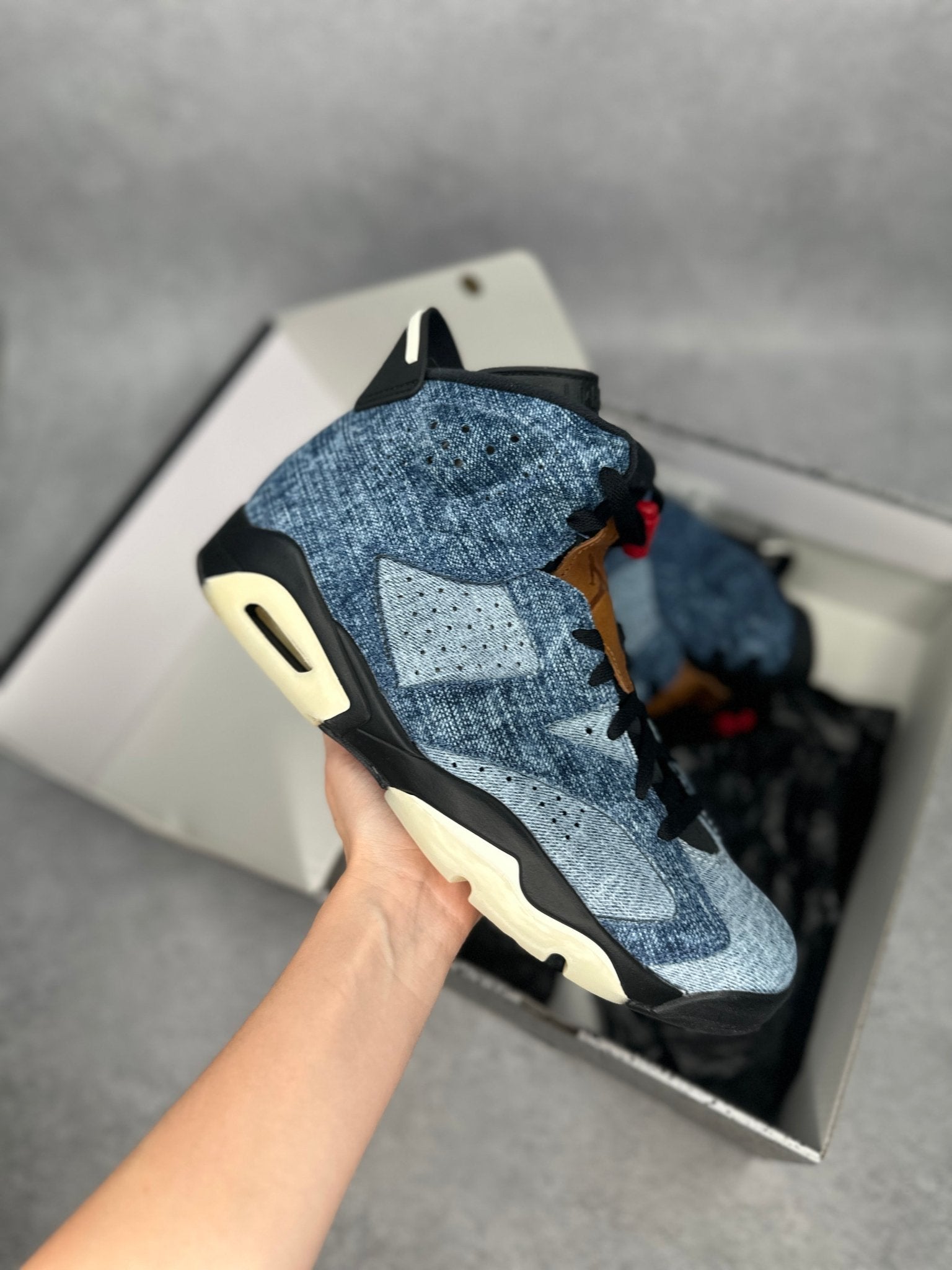 Jordan 6 Retro Washed Denim *pre - owned* SIZE 10 - Kicks Collective PA - Jordan - CT5350 - 401 - Men's Shoes - 10M/11.5W - Pre - Owned
