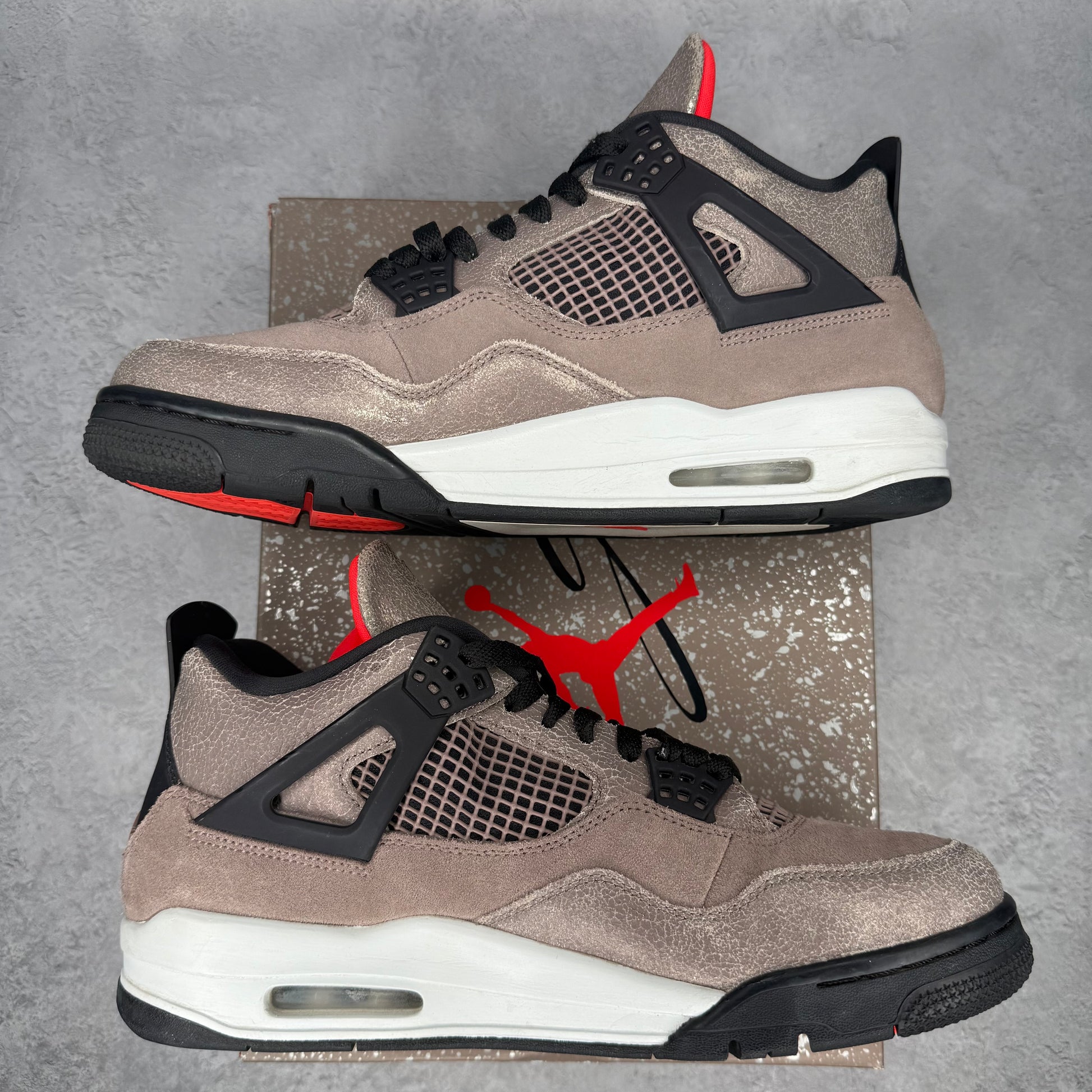 Jordan 4 Retro Taupe Haze *pre-owned* SIZE 11