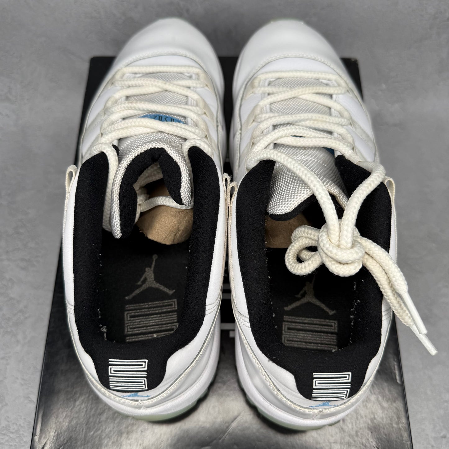 Jordan 11 Retro Low Legend Blue *pre-owned* SIZE 10.5