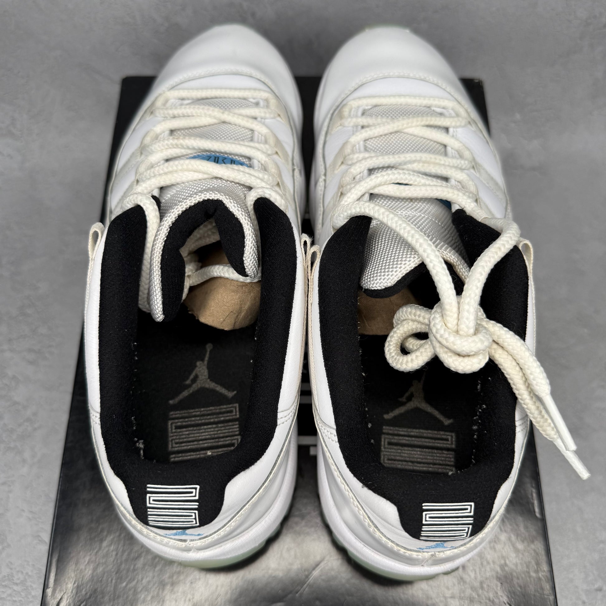 Jordan 11 Retro Low Legend Blue *pre-owned* SIZE 10.5